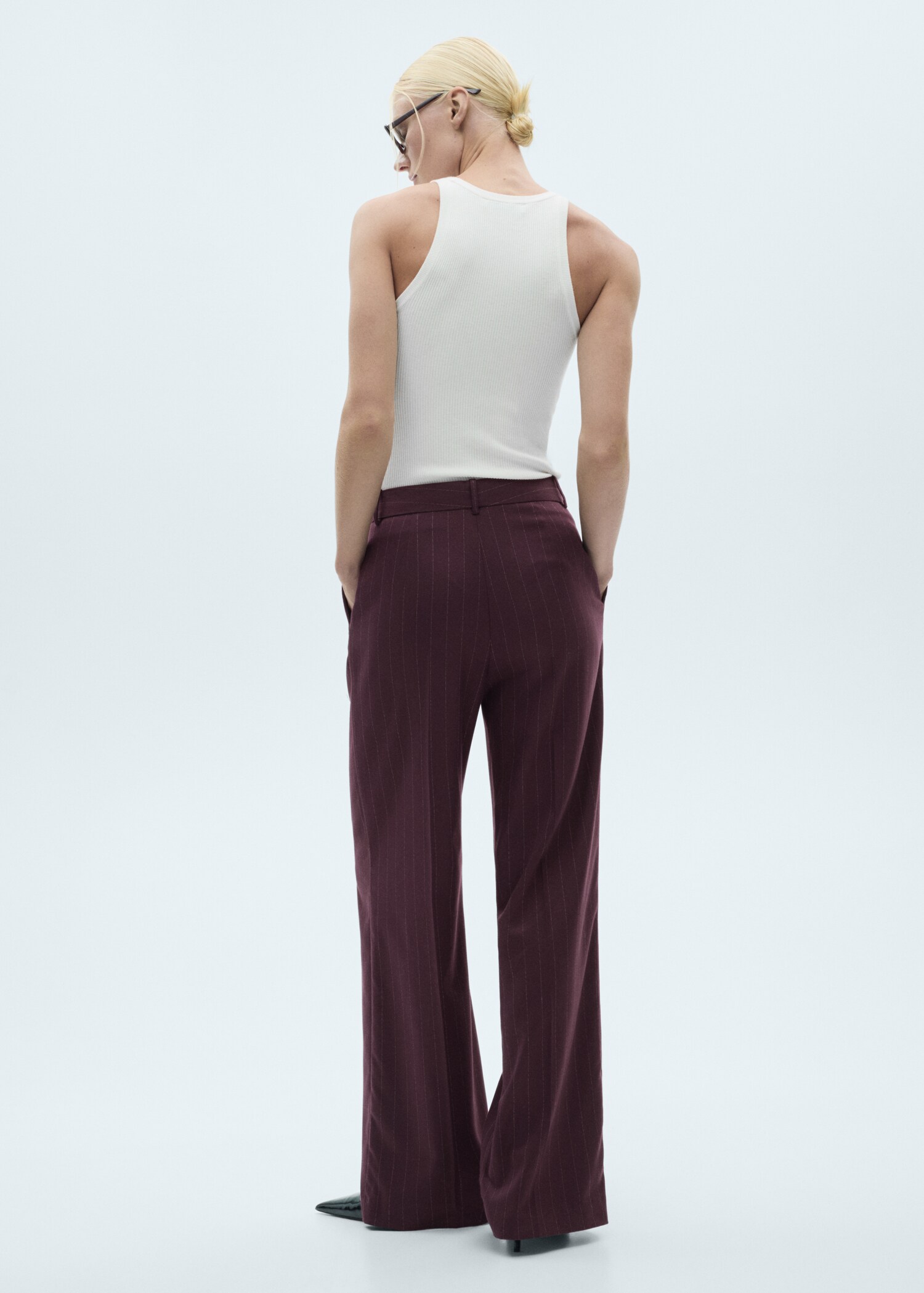 Pinstripe pleated pants - Reverse of the article