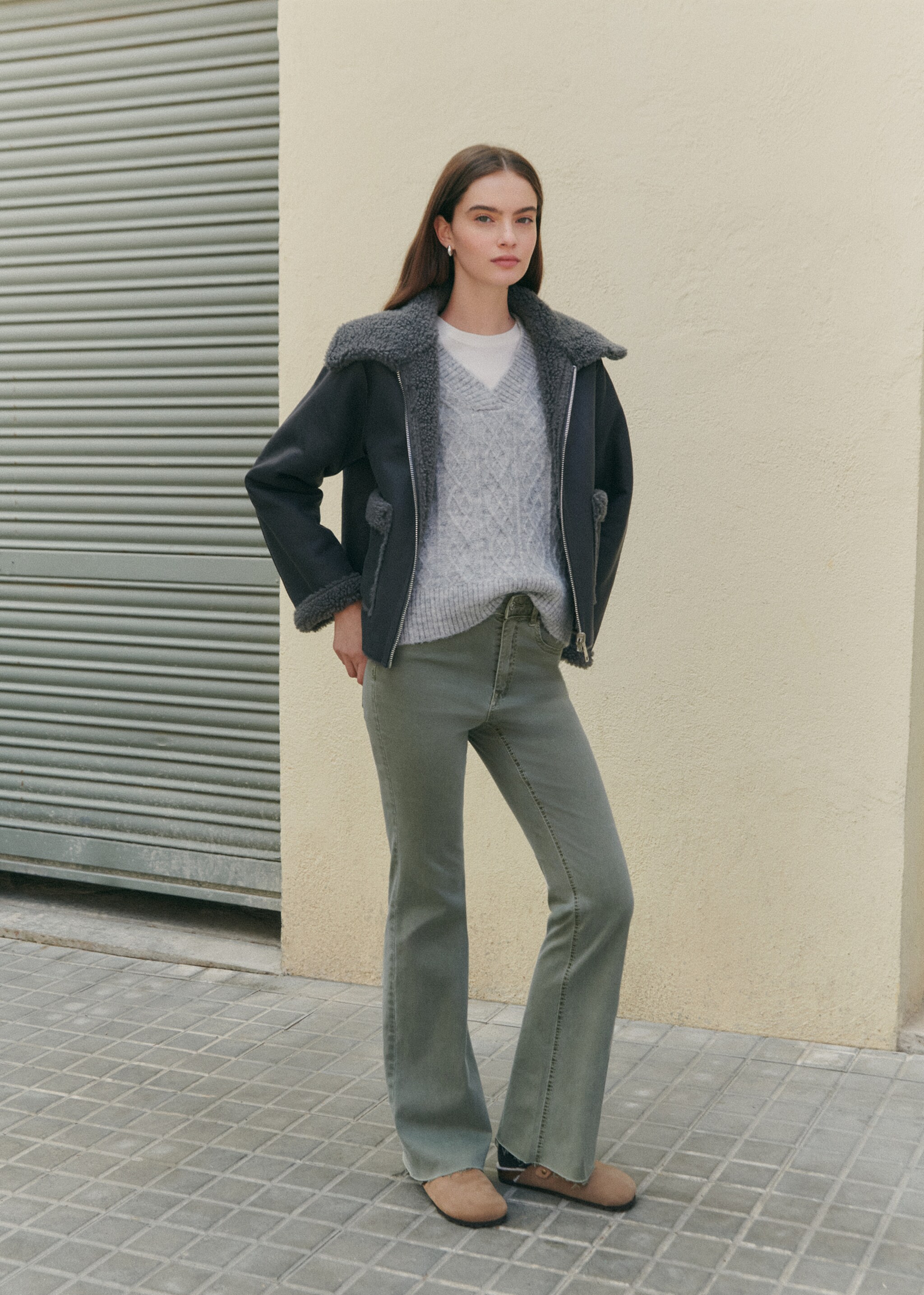 Pantalón flare - Detalle del artículo 5, Verde medio. Ref: 77058273-00.