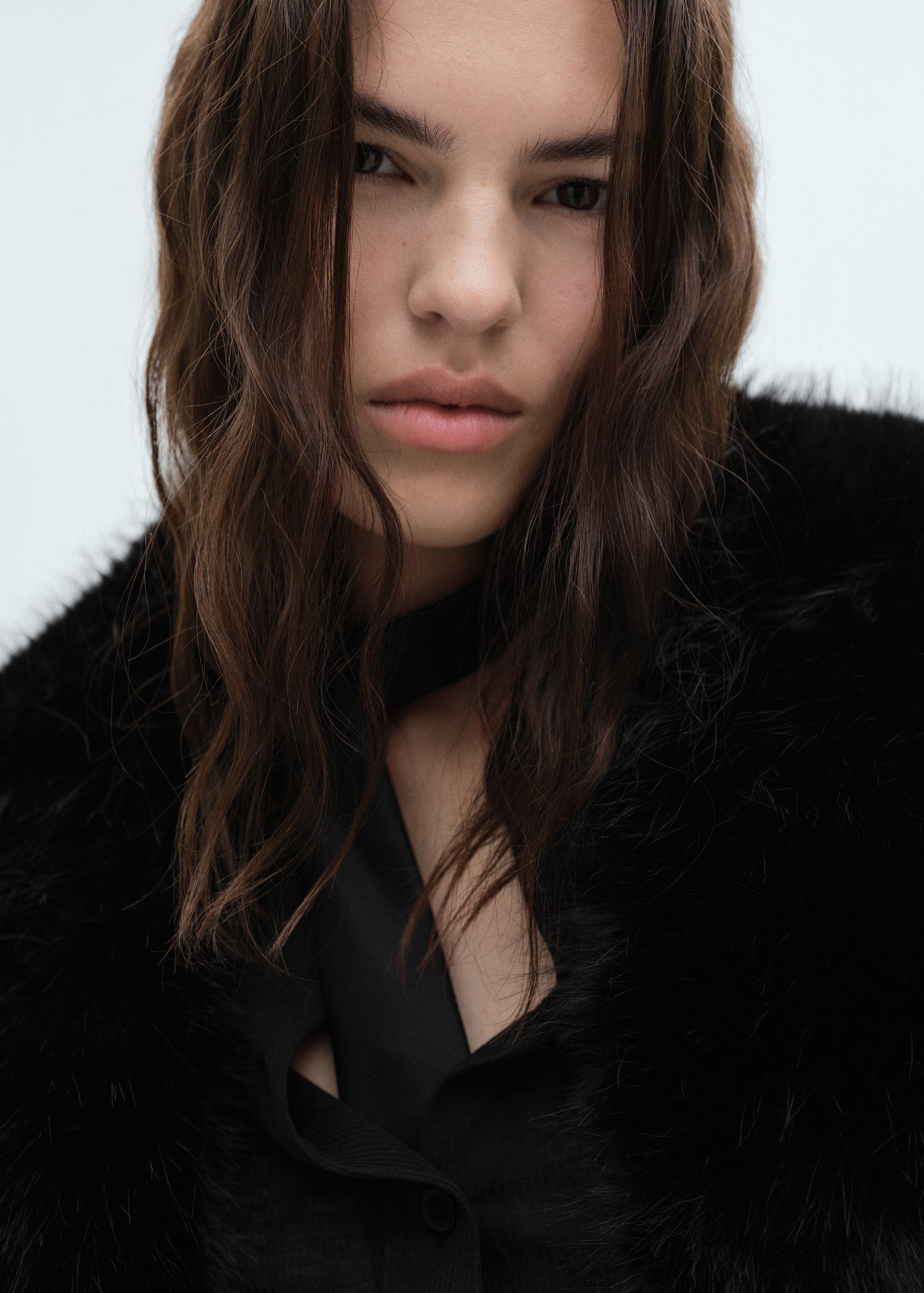 Detachable wool coat with fur-effect collar - Details of the article 1