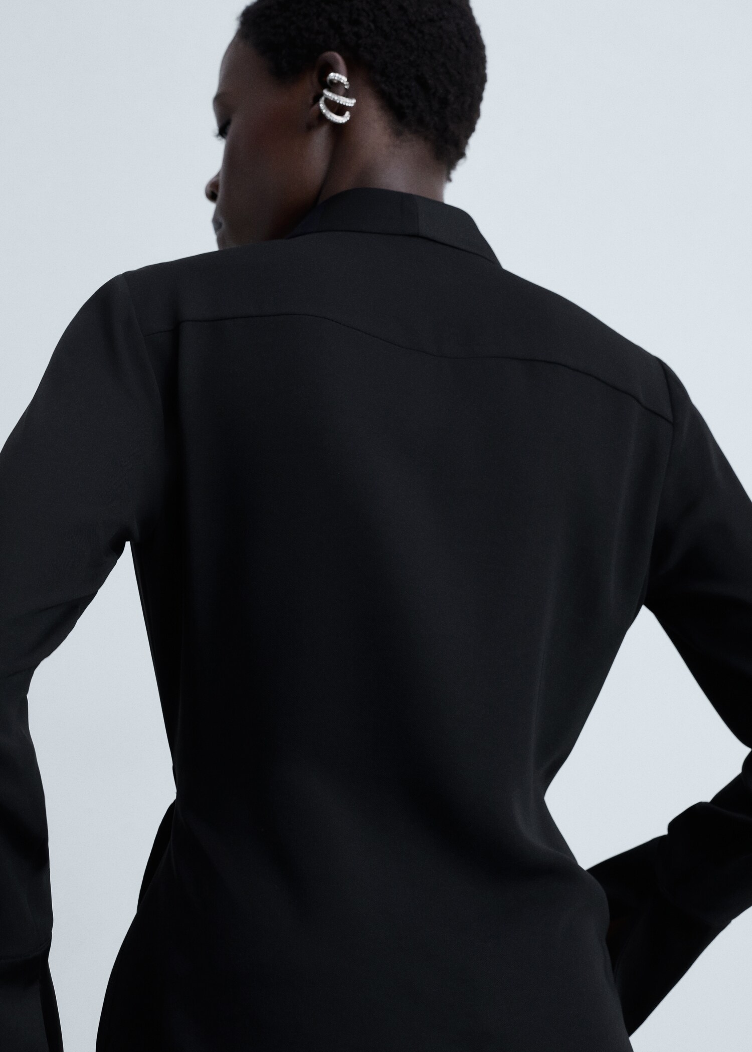 Satinierte Bluse mit Schleife - Detail des Artikels 1
