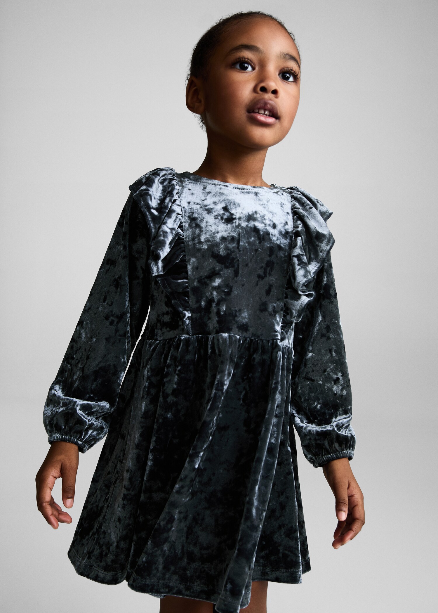 Robe velours volantée - Plan moyen