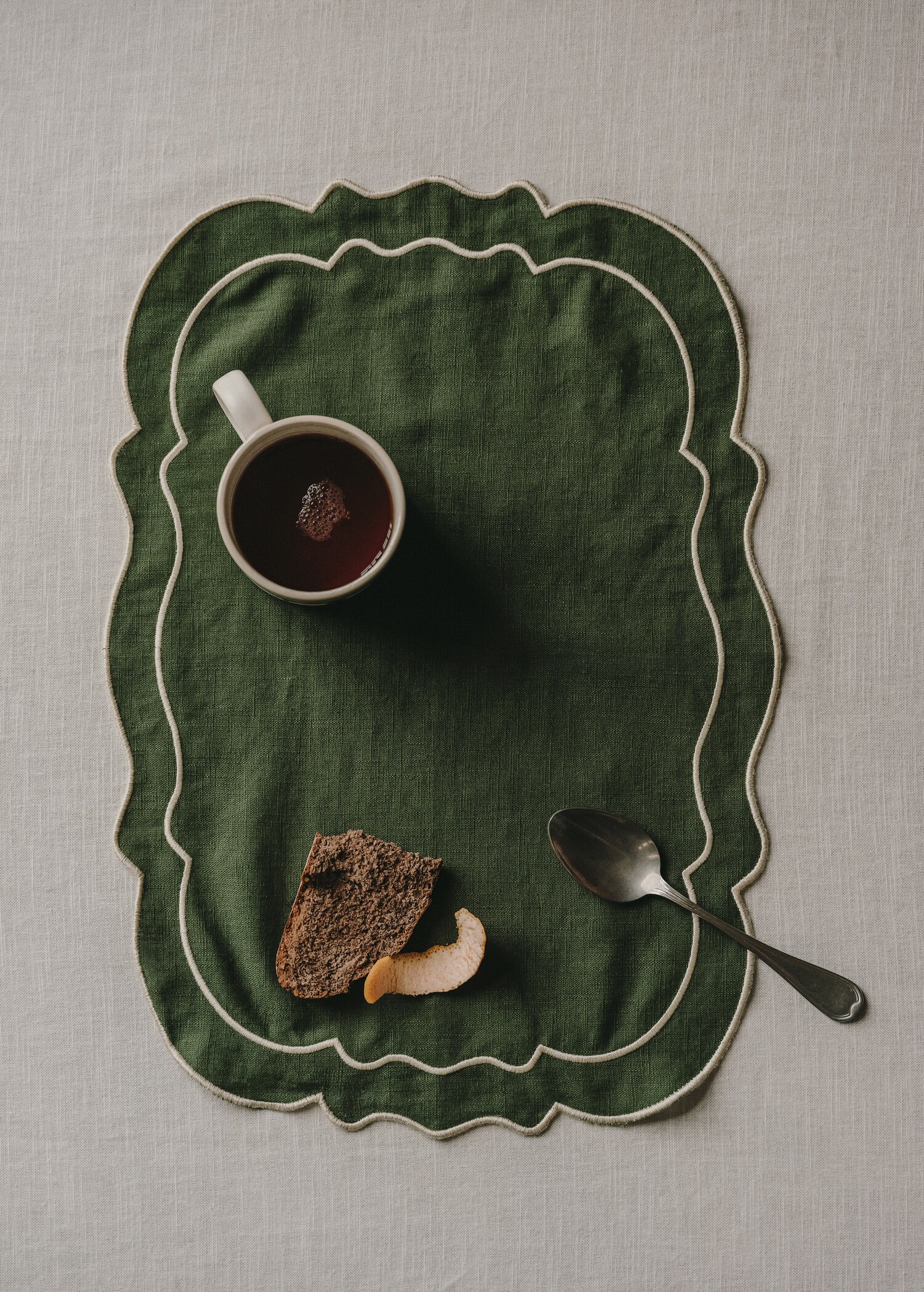 Linen placemat with embroidered trim - Details of the article 6