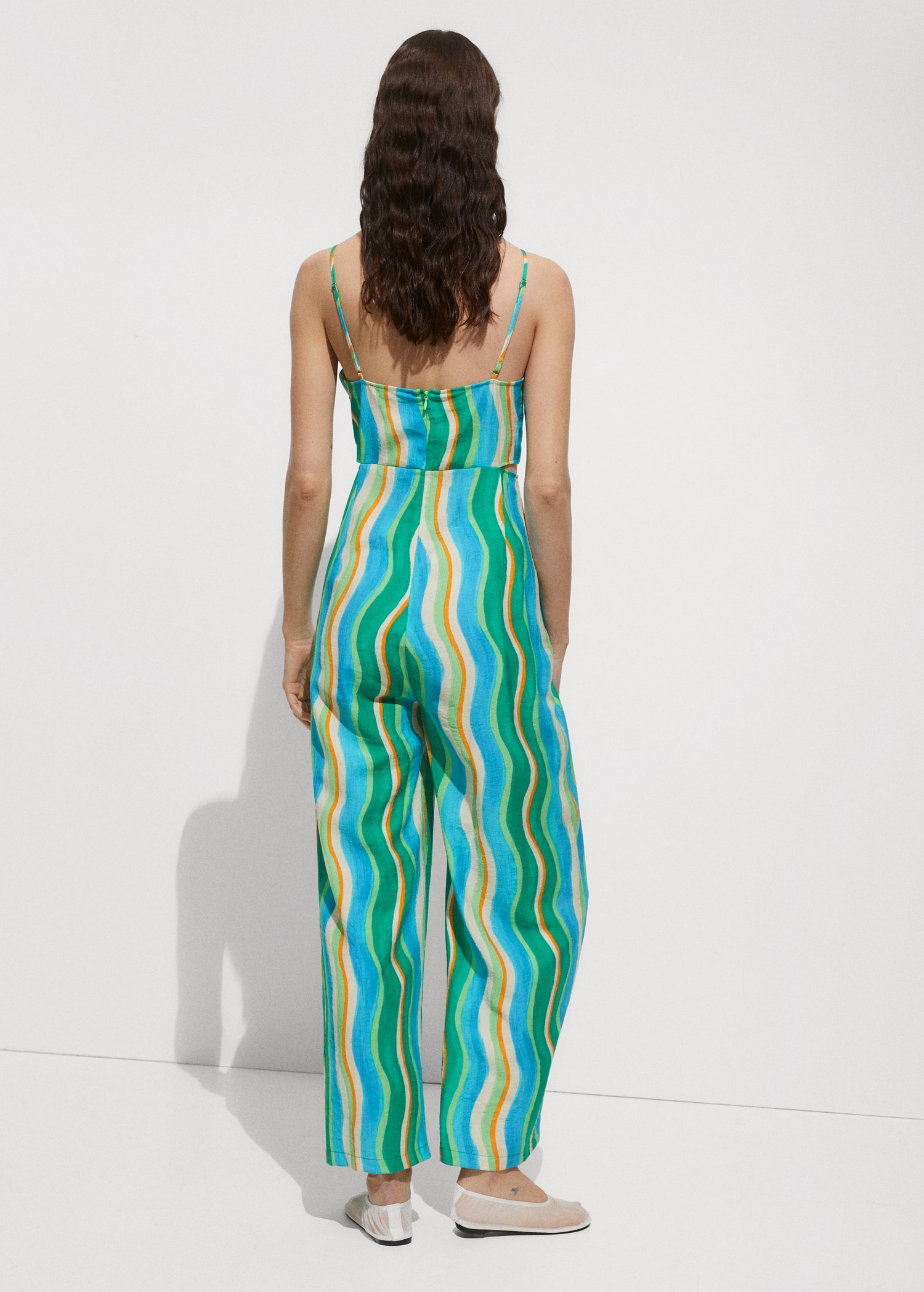 Printed draped jumpsuit with slits - Reverse of the article