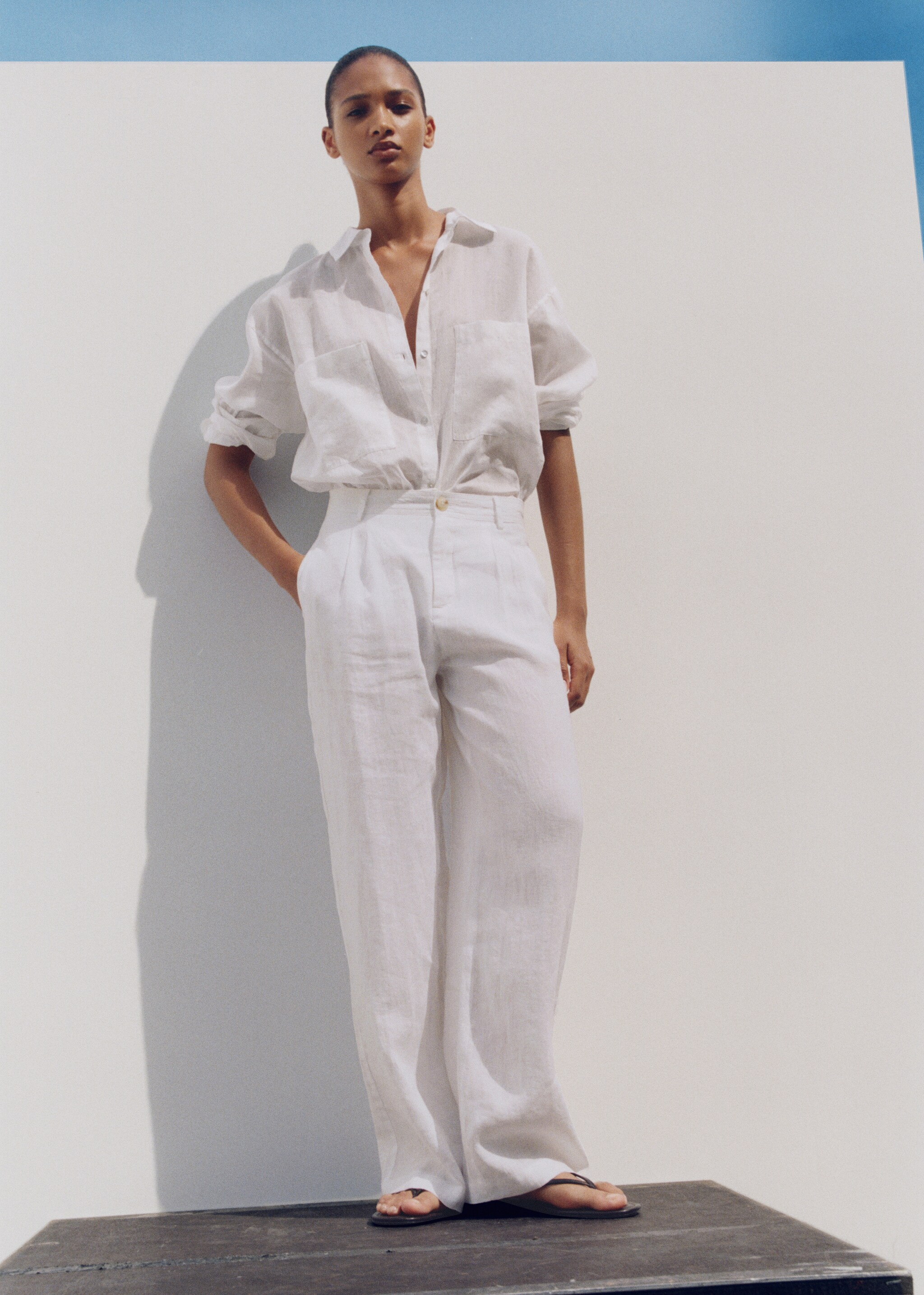100% linen trousers with pleats - Details of the article 5