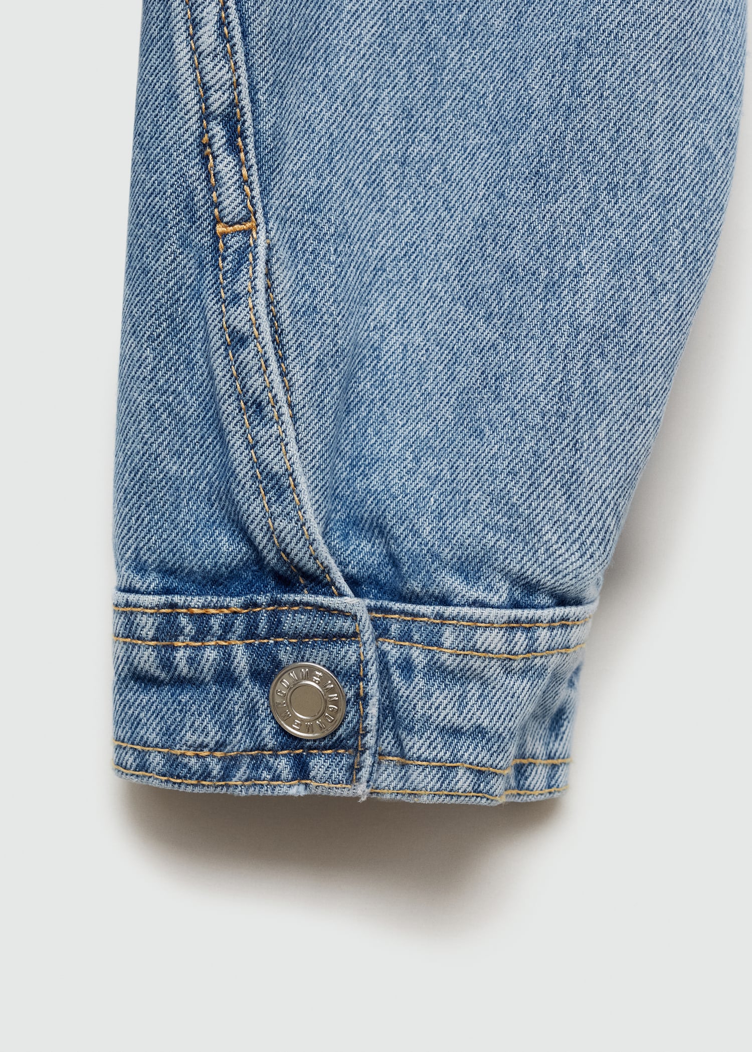 Pocketed denim jacket - Details of the article 0