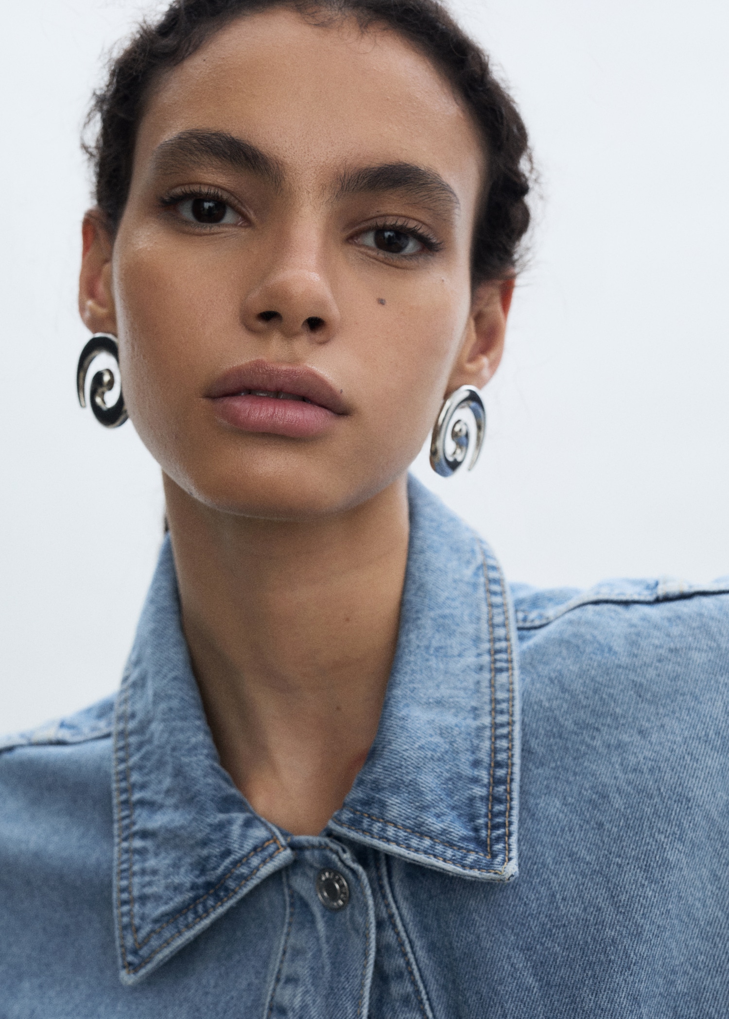 Pocketed denim jacket - Details of the article 1
