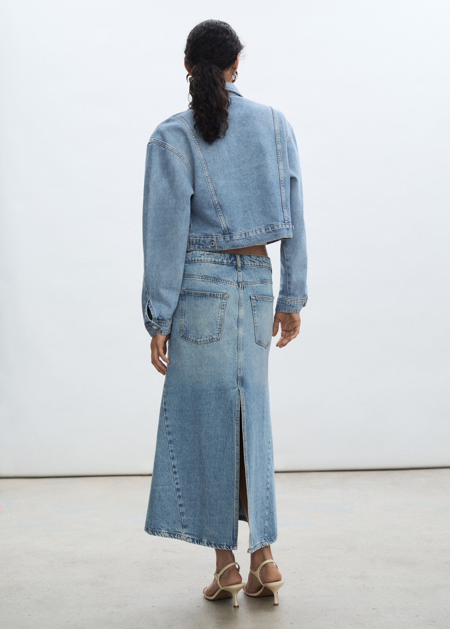 Pocketed denim jacket - Reverse of the article