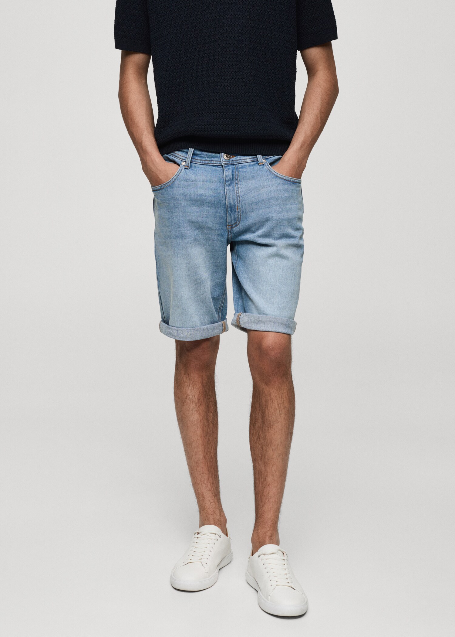 Jeansbermudas slim fit - Bild av mittparti