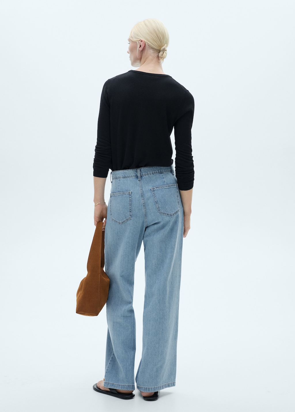 Wide-leg pleated jeans