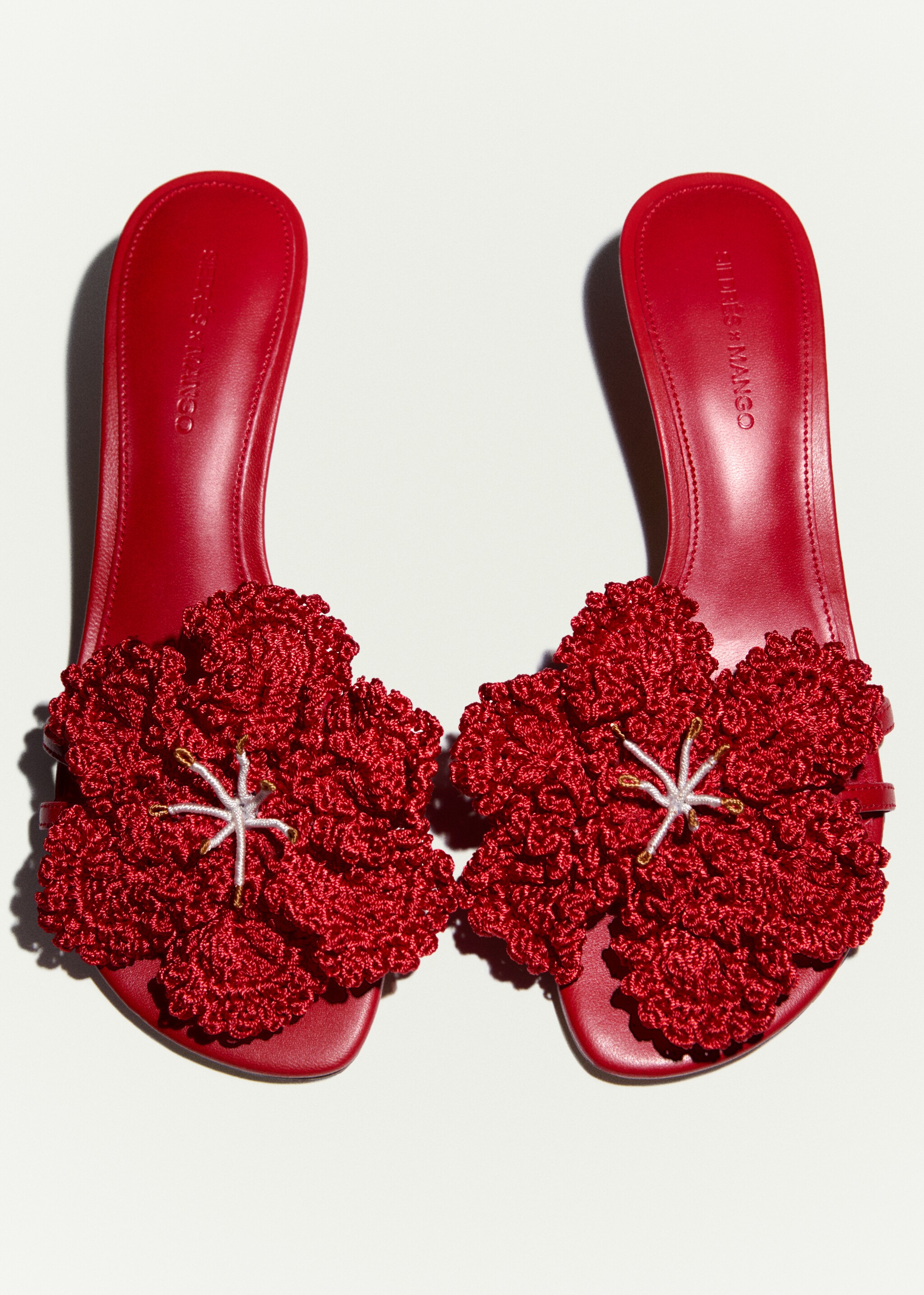Leather sandal with flower heel - Details of the article 5