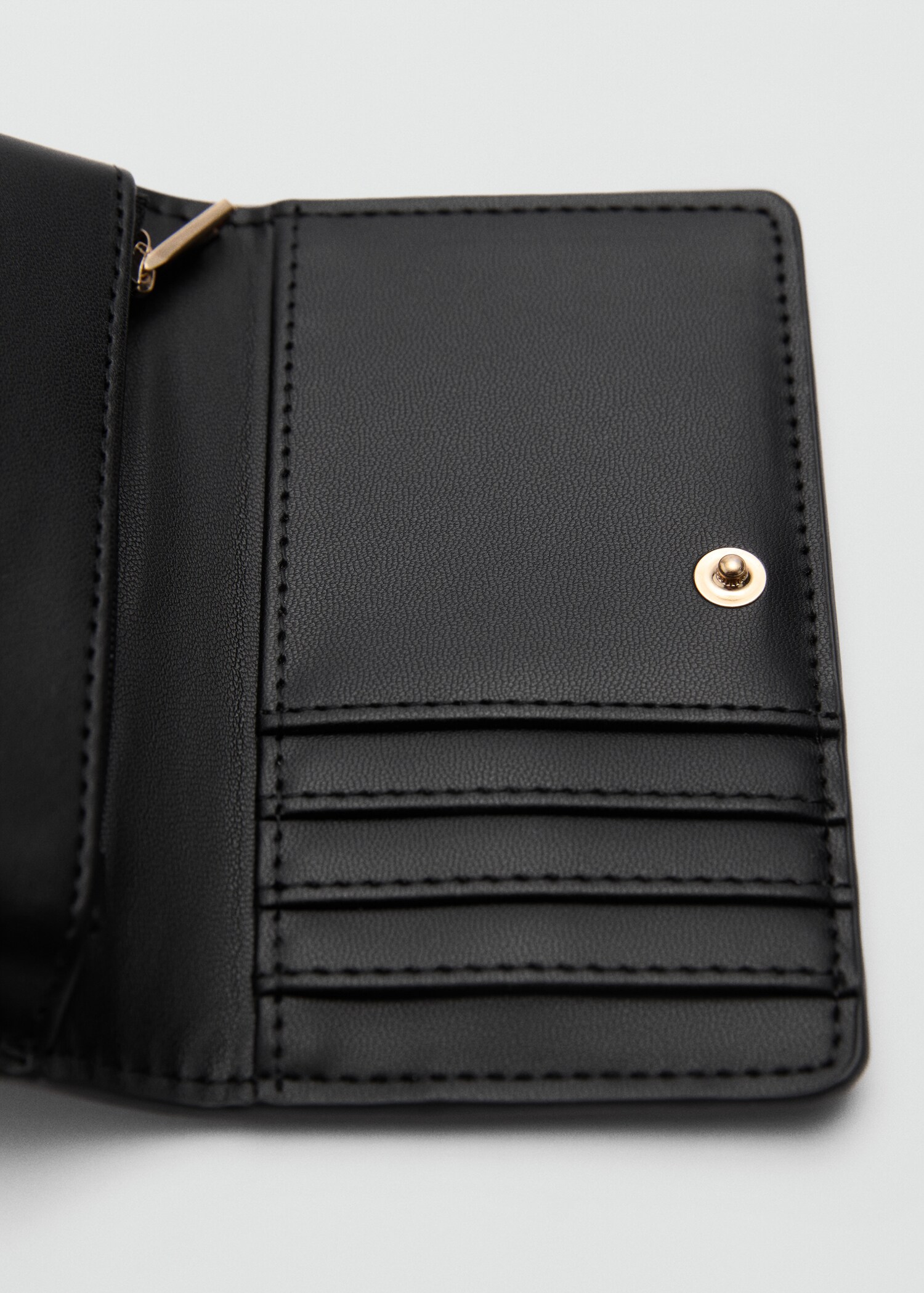 Crocodile-effect purse - Details of the article 1