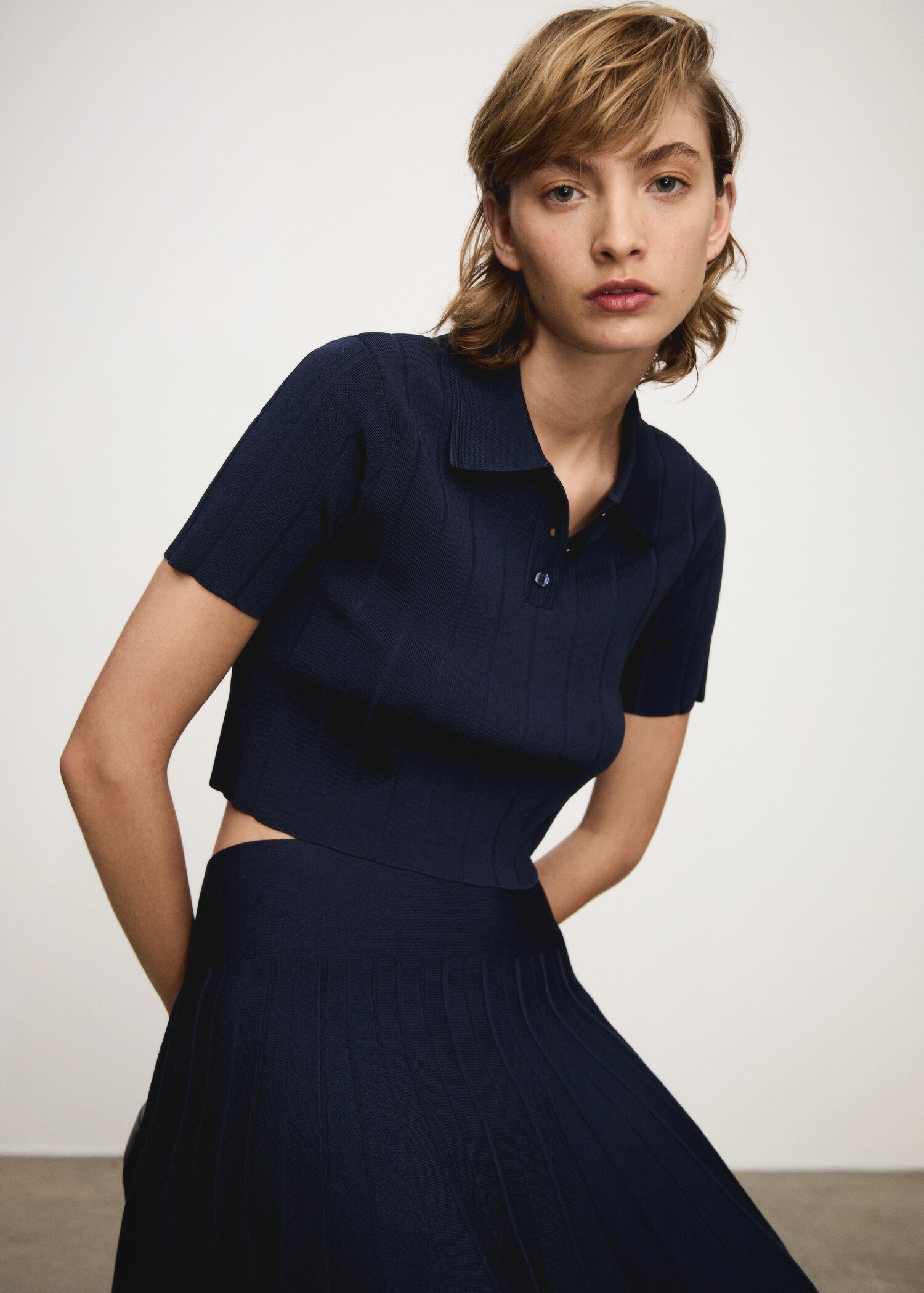 T-Shirt mit Poloshirt-Kragen - Damen | MANGO Deutschland
