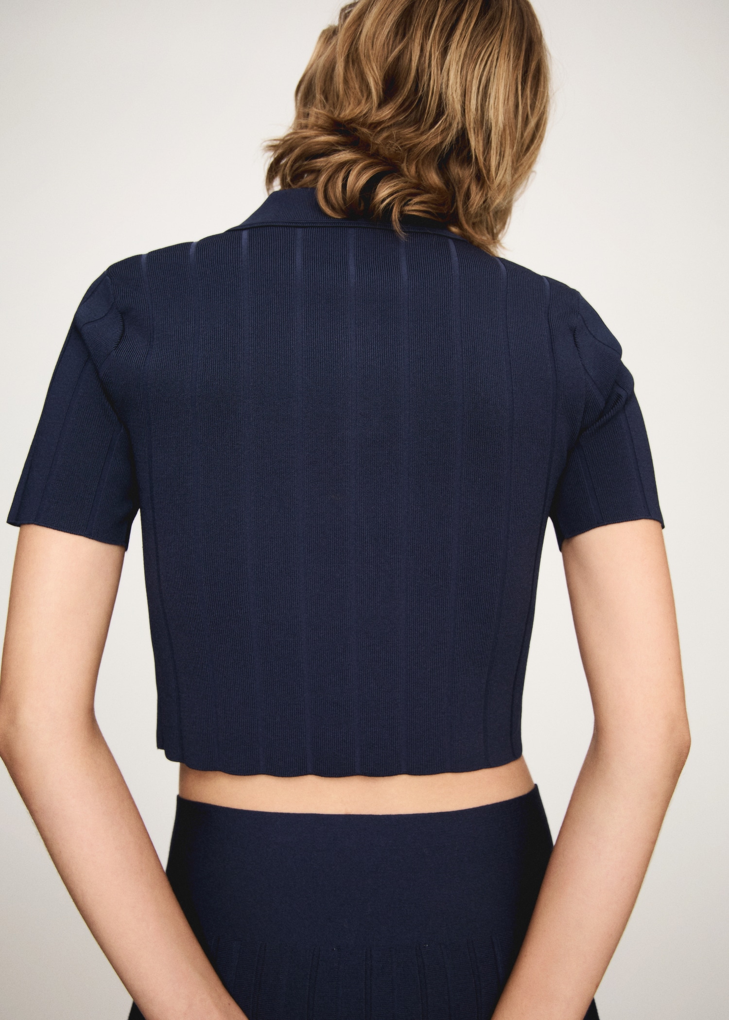T-Shirt mit Poloshirt-Kragen - Damen | MANGO Deutschland
