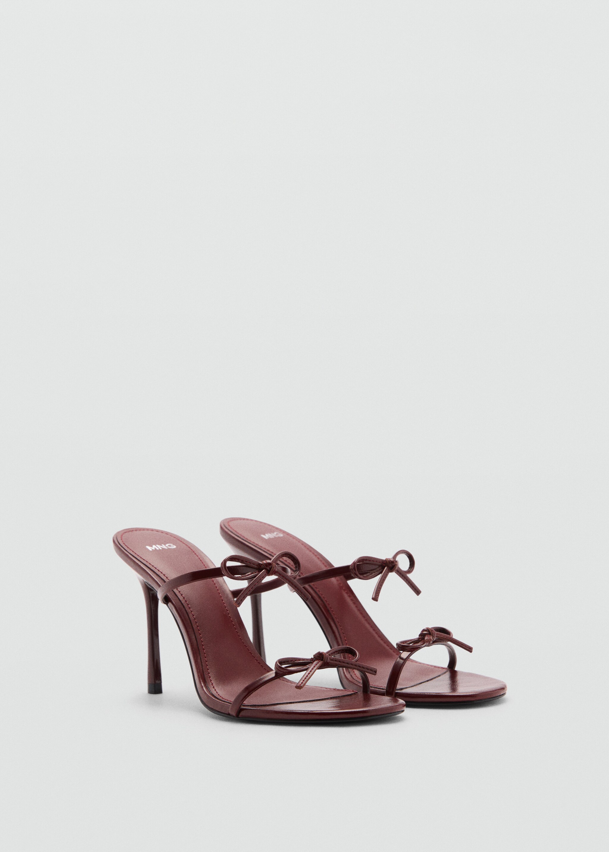 Sandal with lace-up straps - Medium plane