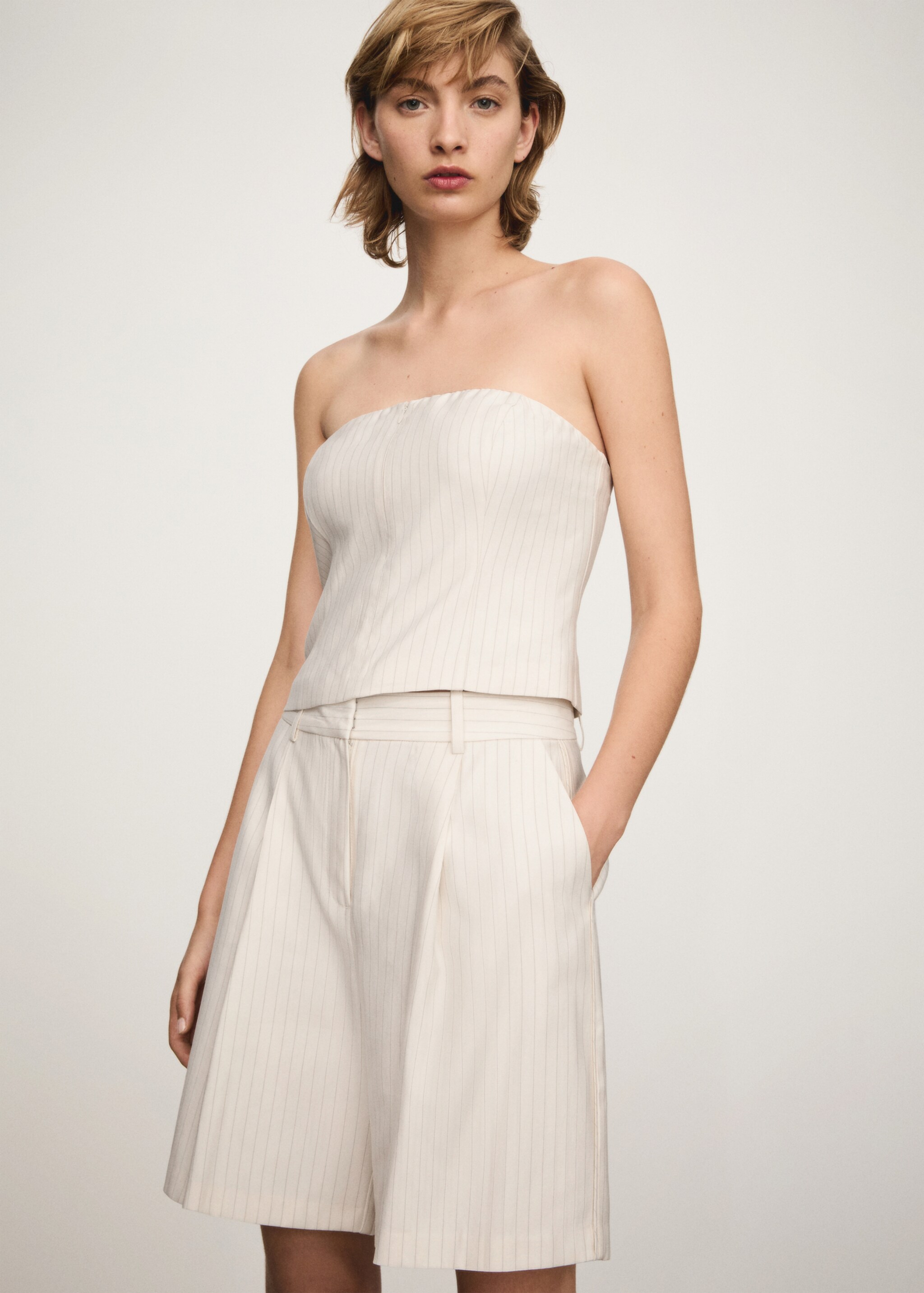 Straight-fit striped bermuda shorts - Средний план, Экрю. Ref: 77063264-00.