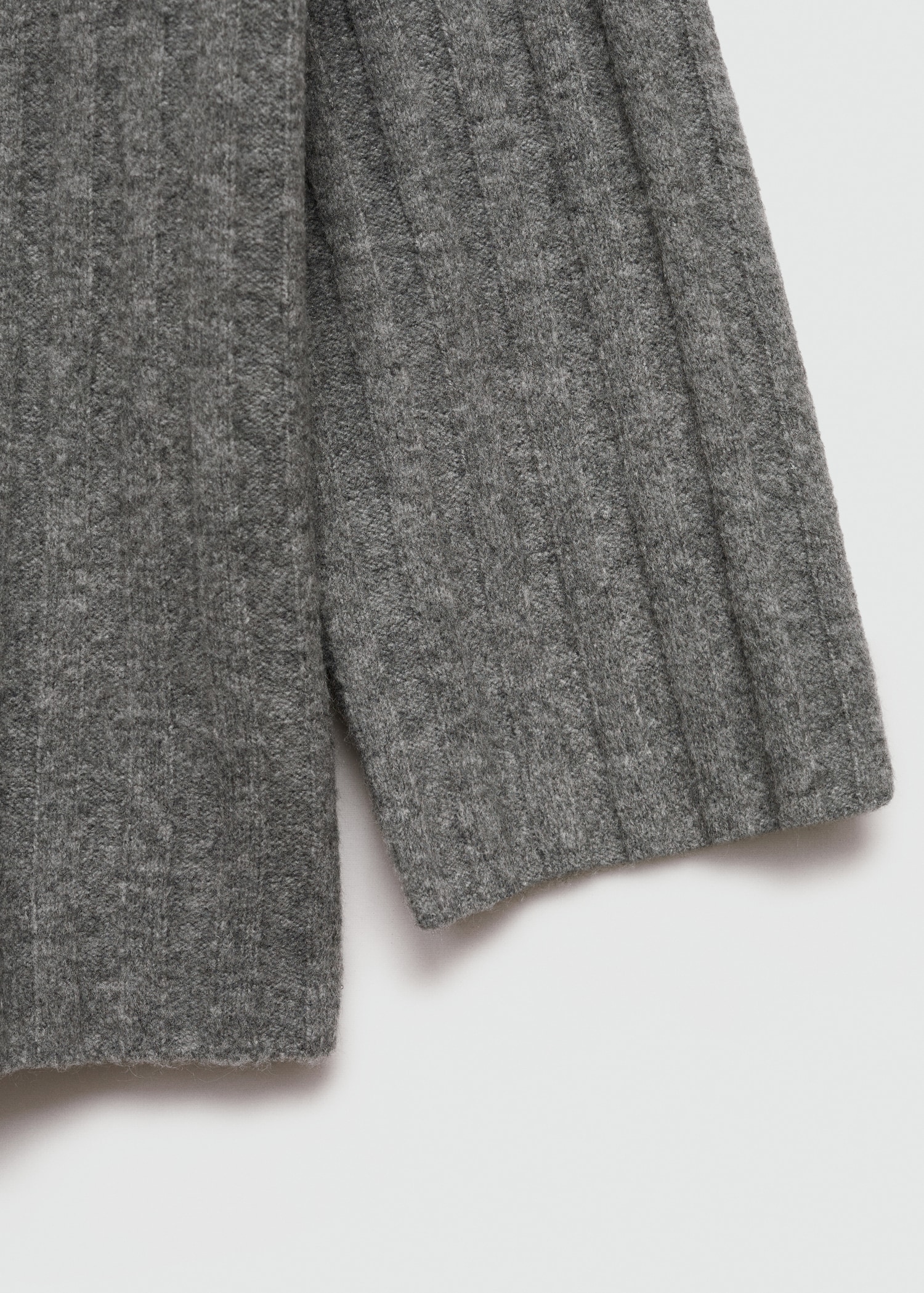 Knitted ribbed sweater - Details of the article 0