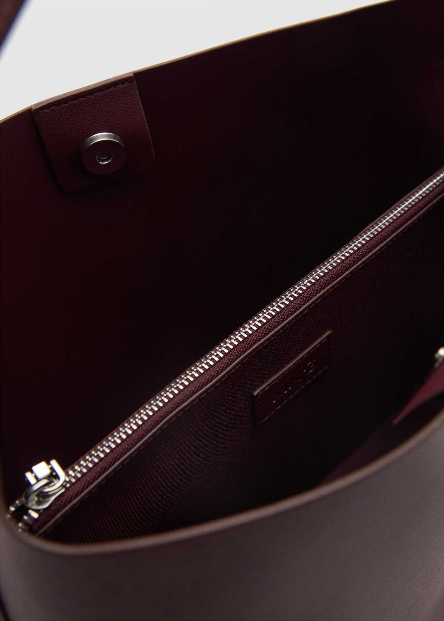 Shopper bag with buckle - Details of the article 2