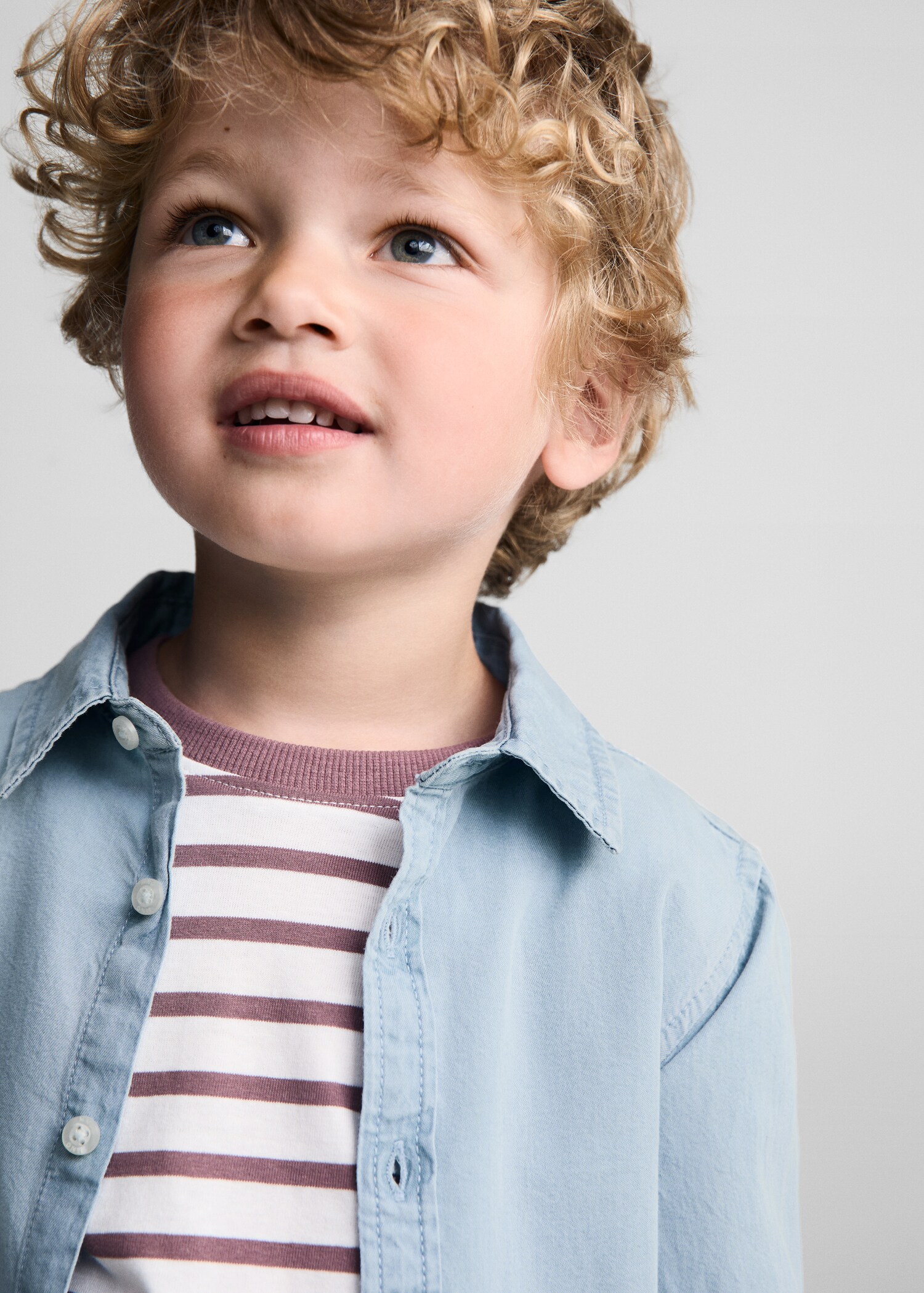 Regular-fit denim shirt - Details of the article 1