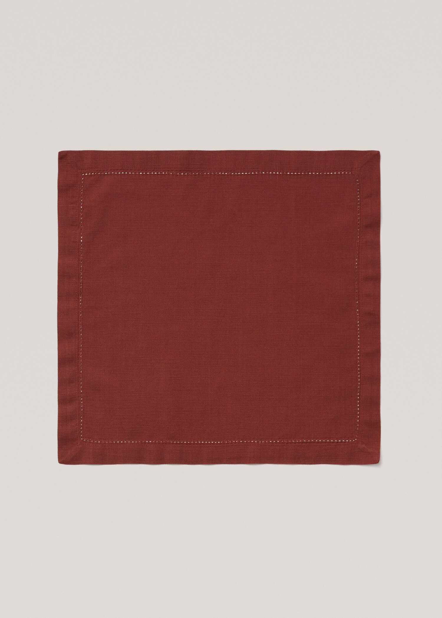 Serviette de table détail broderie ajourée - Article sans modèle