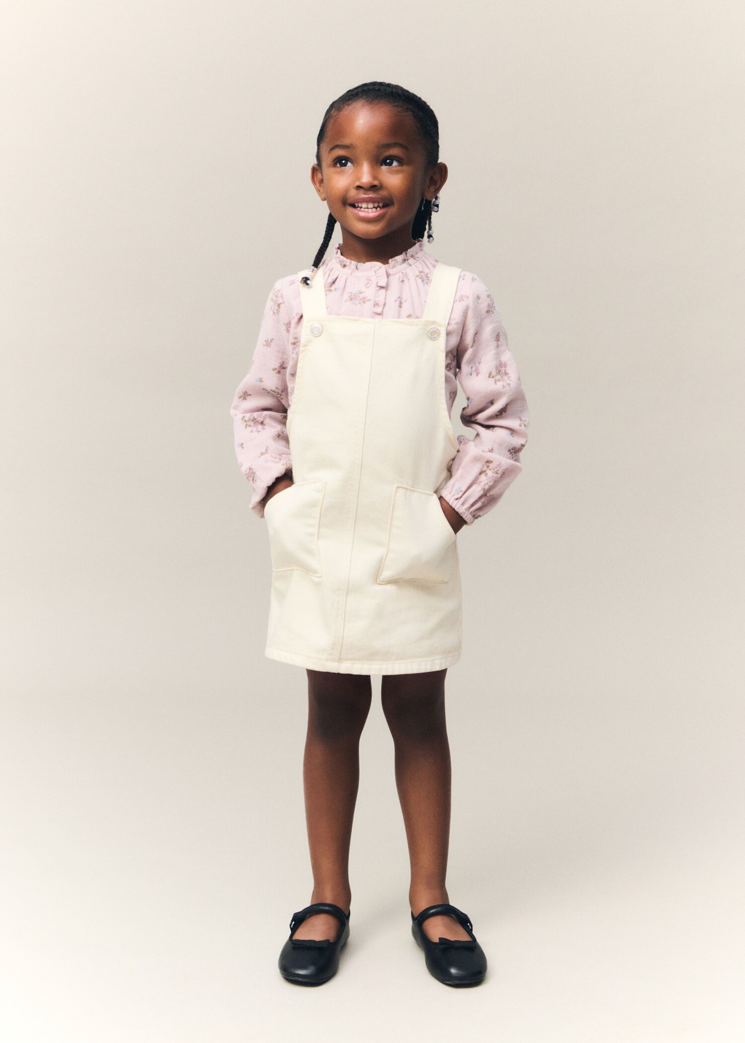 Short denim pinafore - Details of the article 5