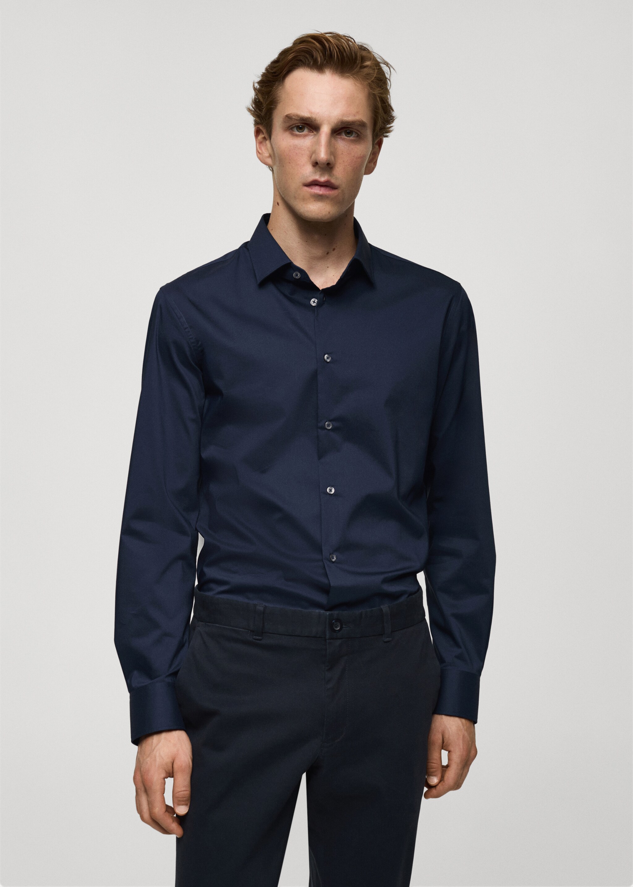 Рубашка regular fit из хлопка стретч - Средний план