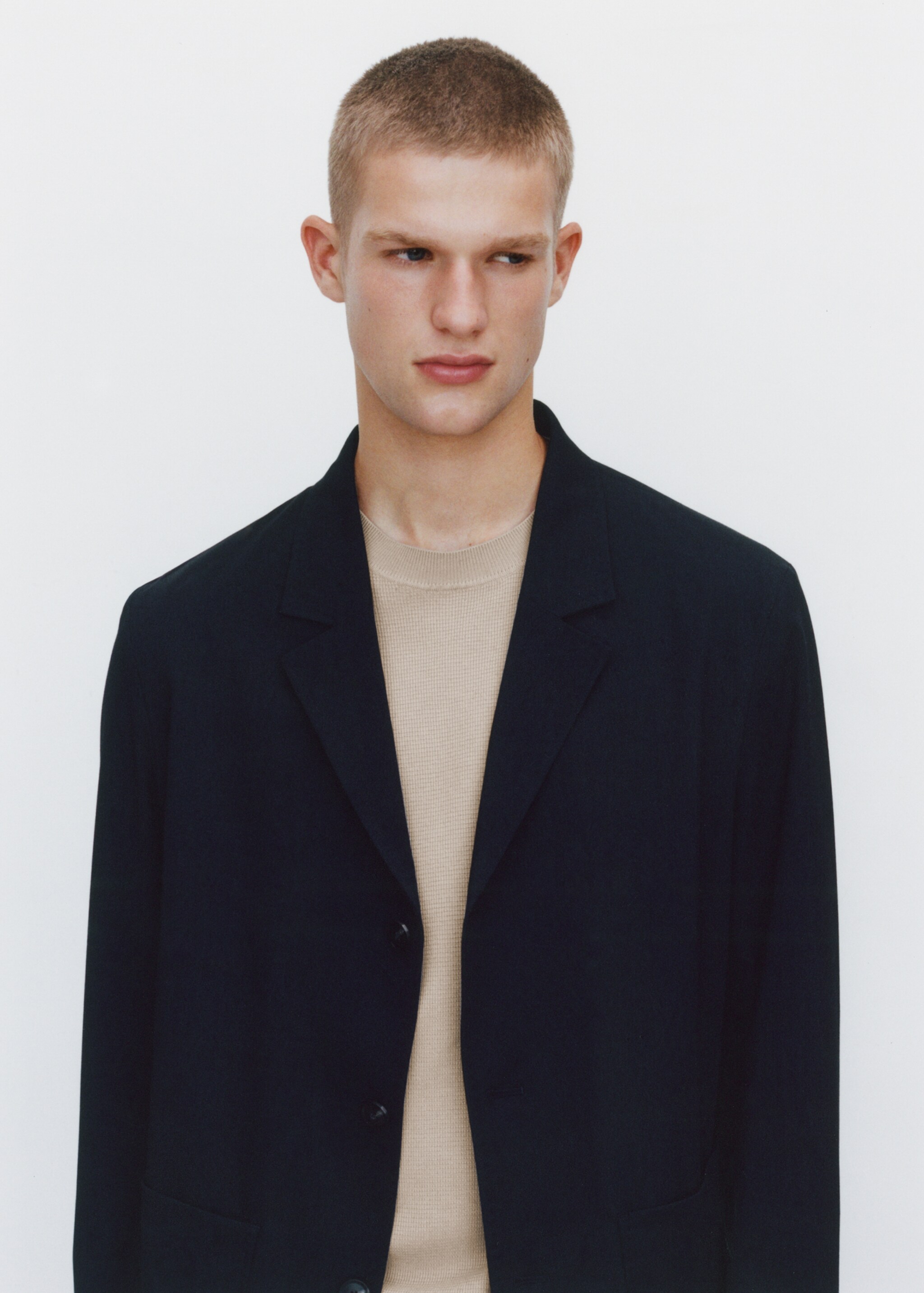 Slim-fit suit jacket with pockets - Details of the article 3