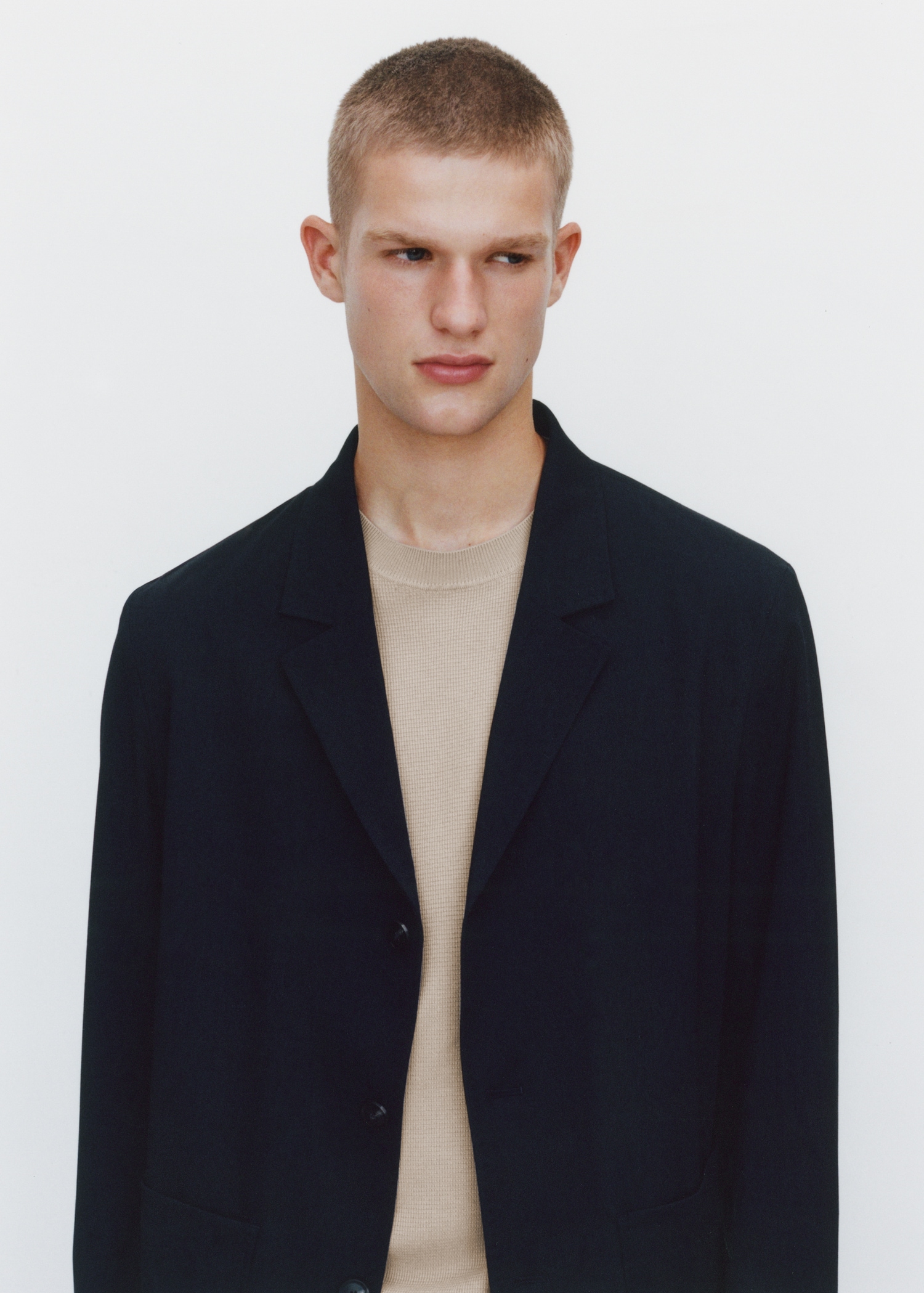 Slim-fit suit jacket with pockets - Details of the article 3
