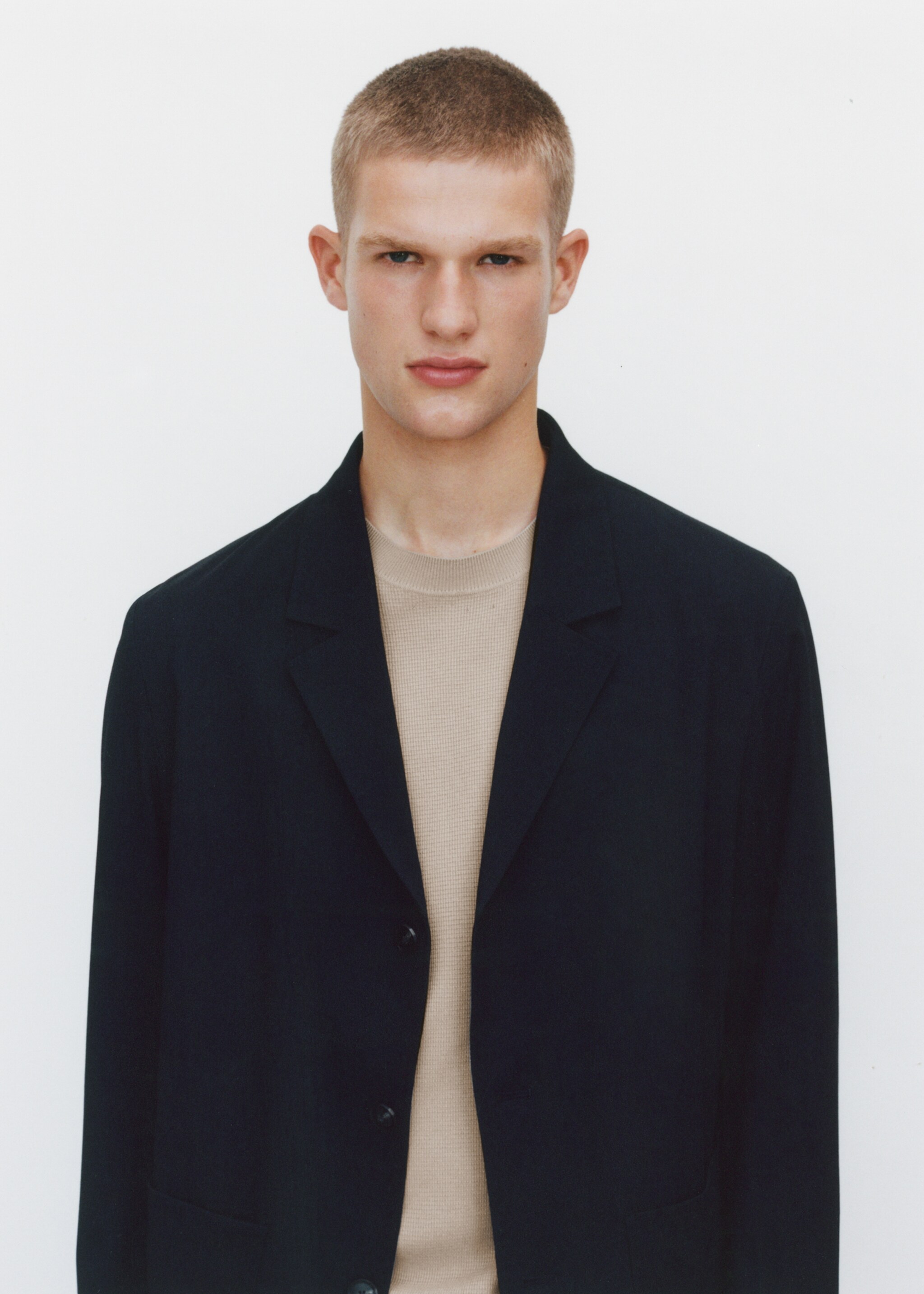 Slim-fit suit jacket with pockets - Details of the article 5