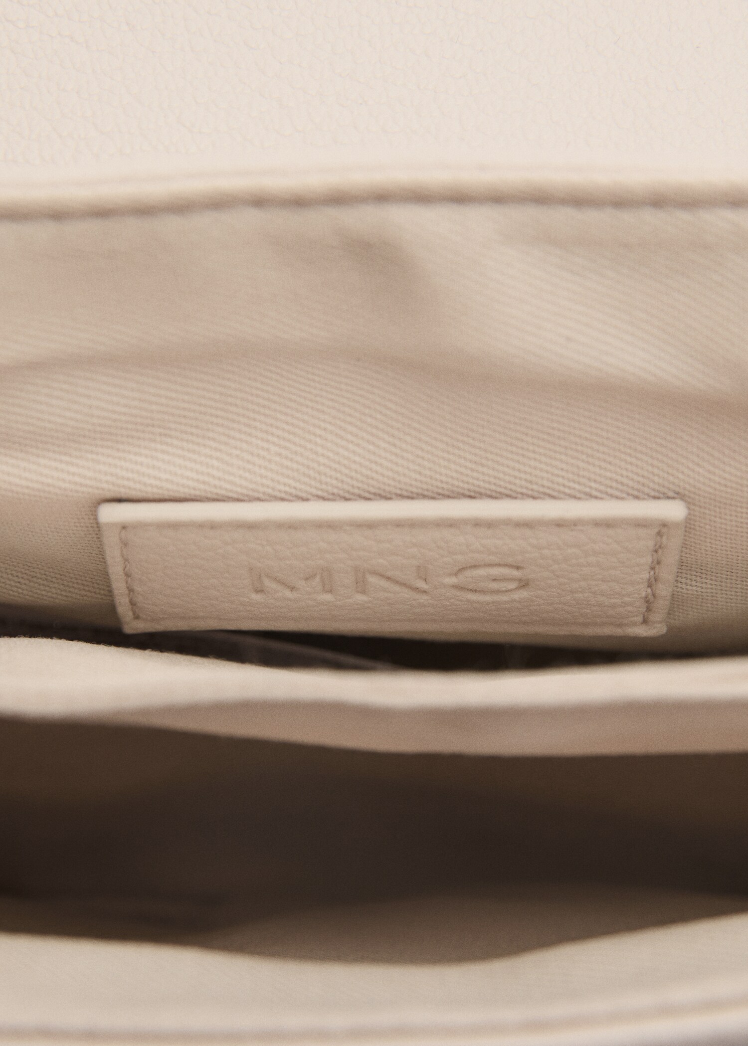 Crossbody bag with chain - Details of the article 2