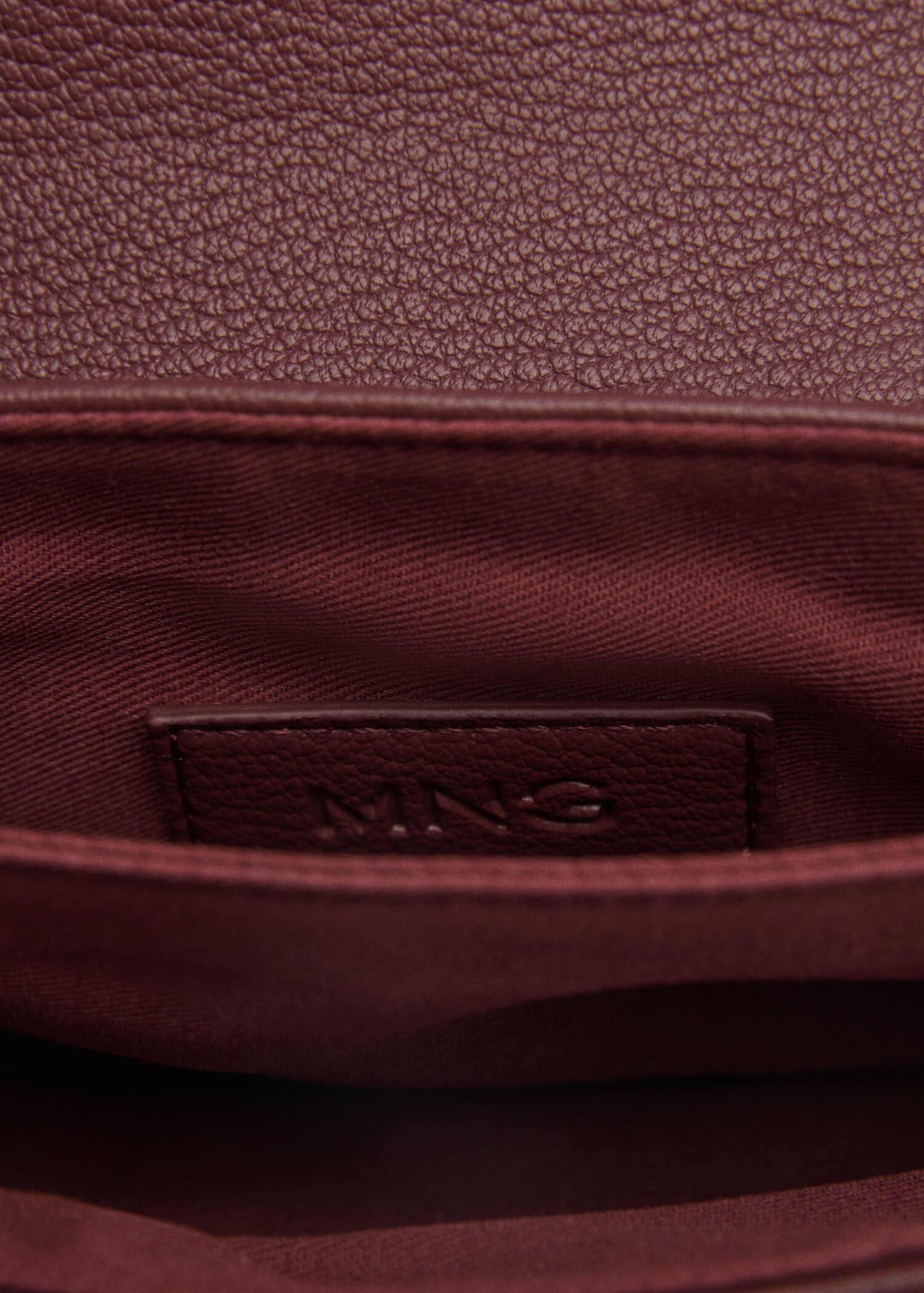 Crossbody bag with chain - Details of the article 2