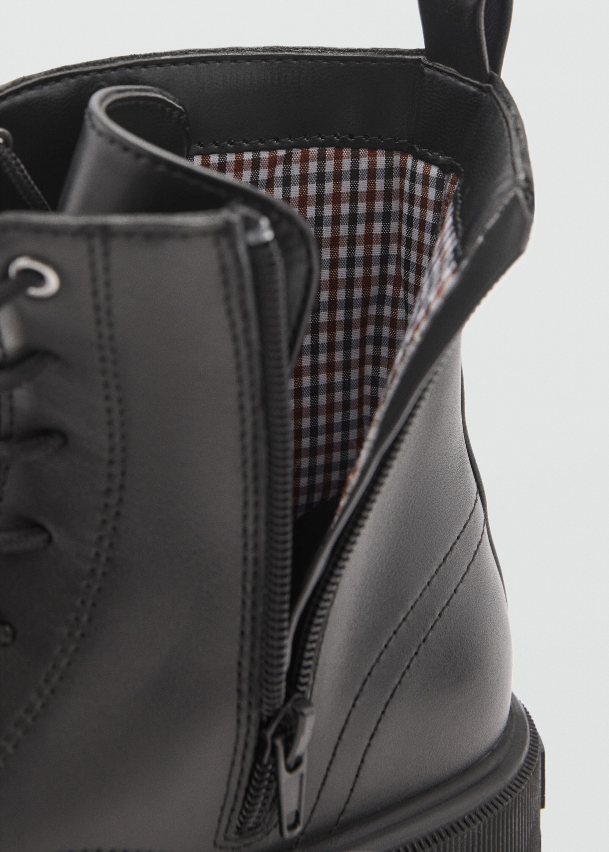 Lace-up leather ankle boots - Details of the article 2