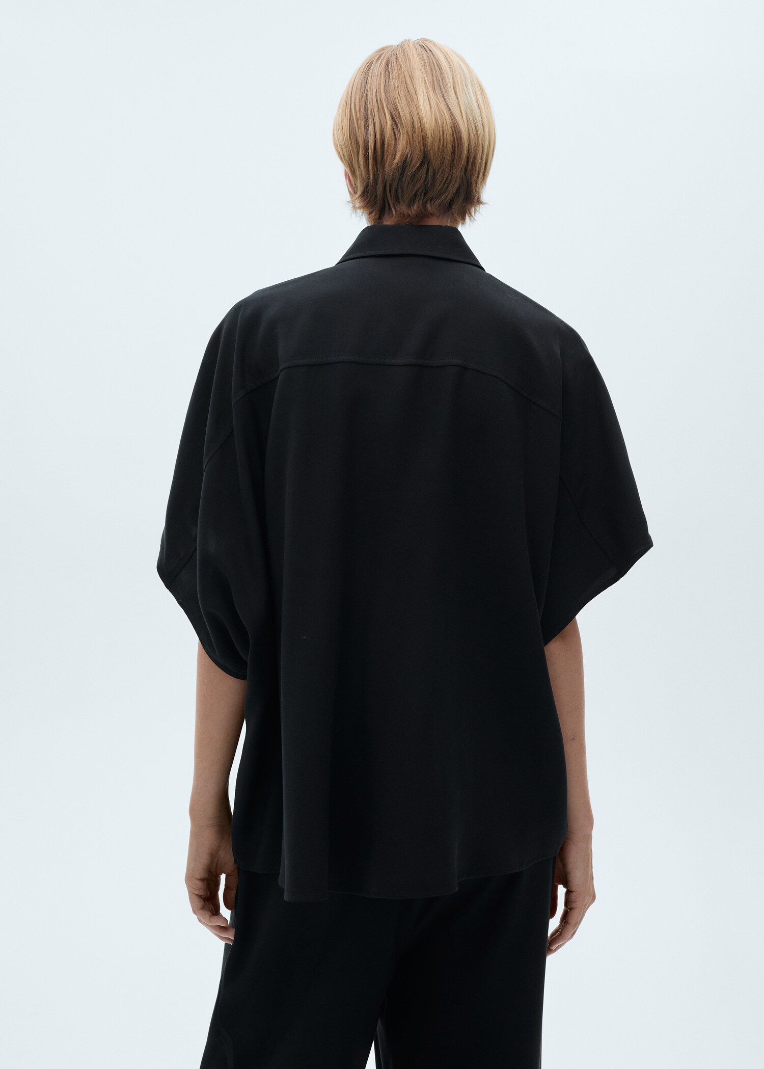 Oversized short-sleeved shirt - Reverse of the article