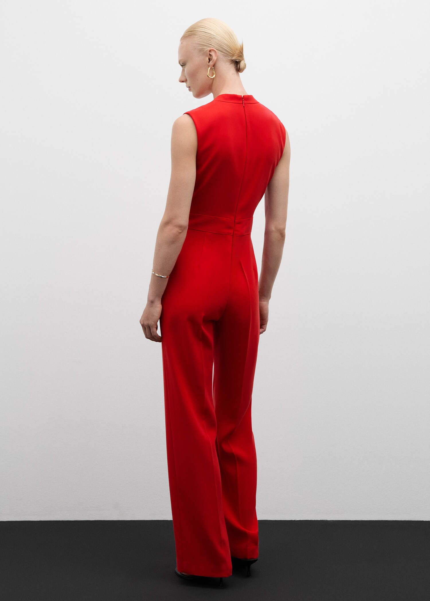 Long jumpsuit with crossover detail - Reverse of the article