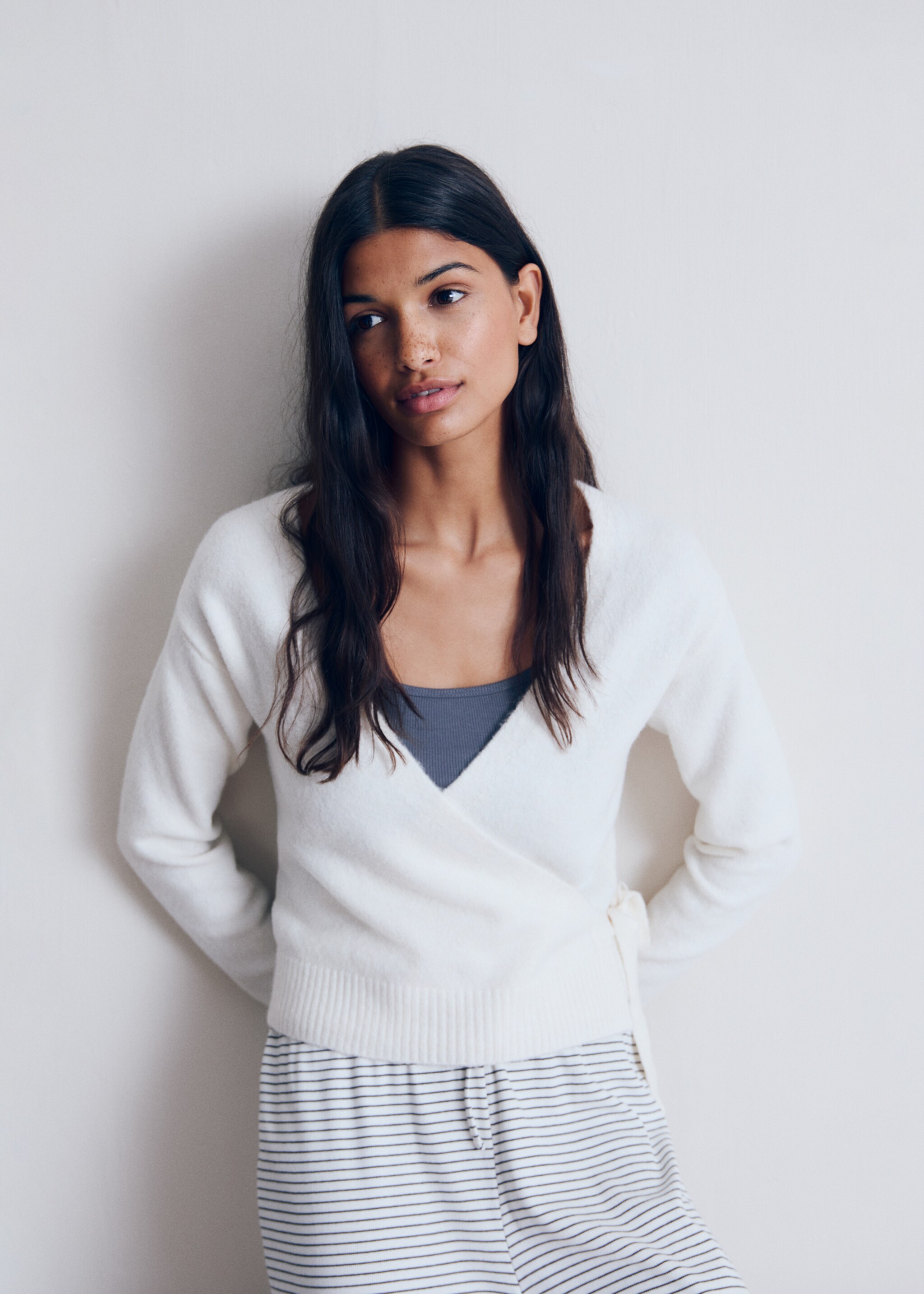 Cárdigan lazo cruzado - Detalle del artículo 6, Crudo. Ref: 77064782-00.