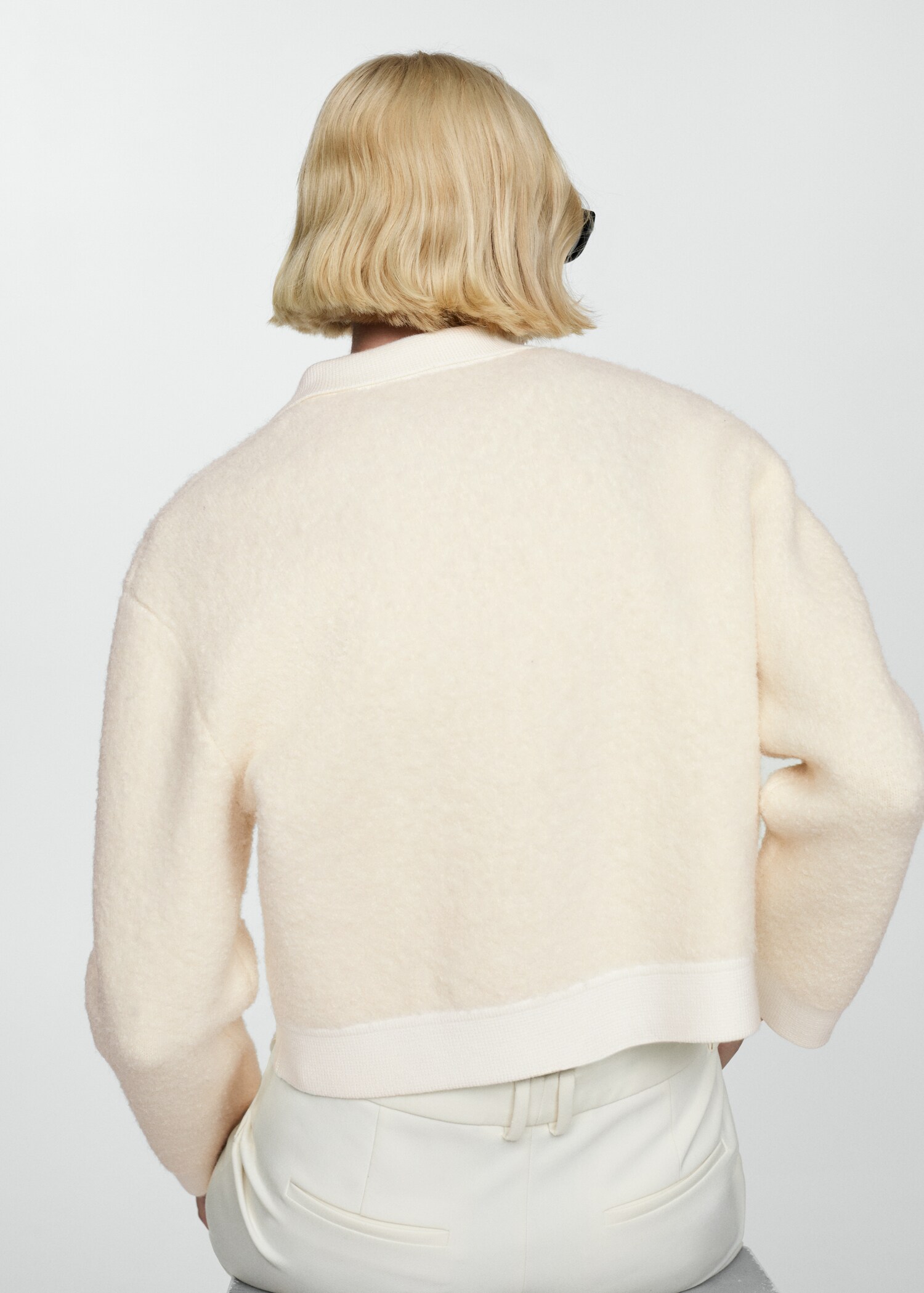 Knitted buttoned jacket - Reverse of the article