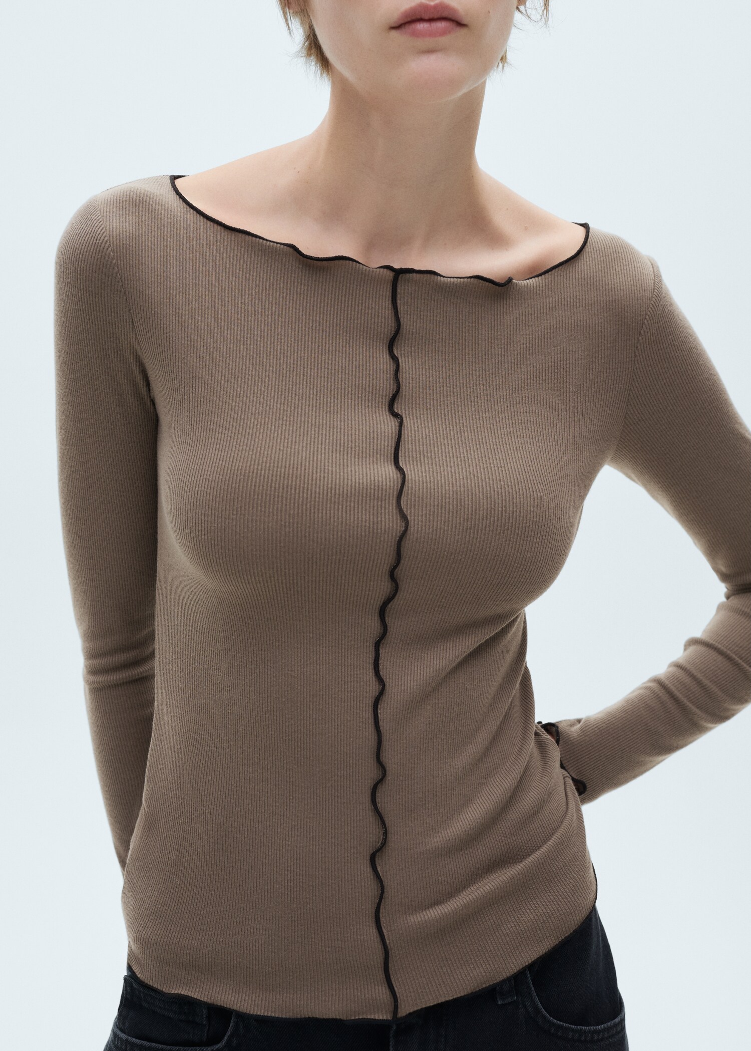 Long-sleeved t-shirt with decorative seams - Medium plane