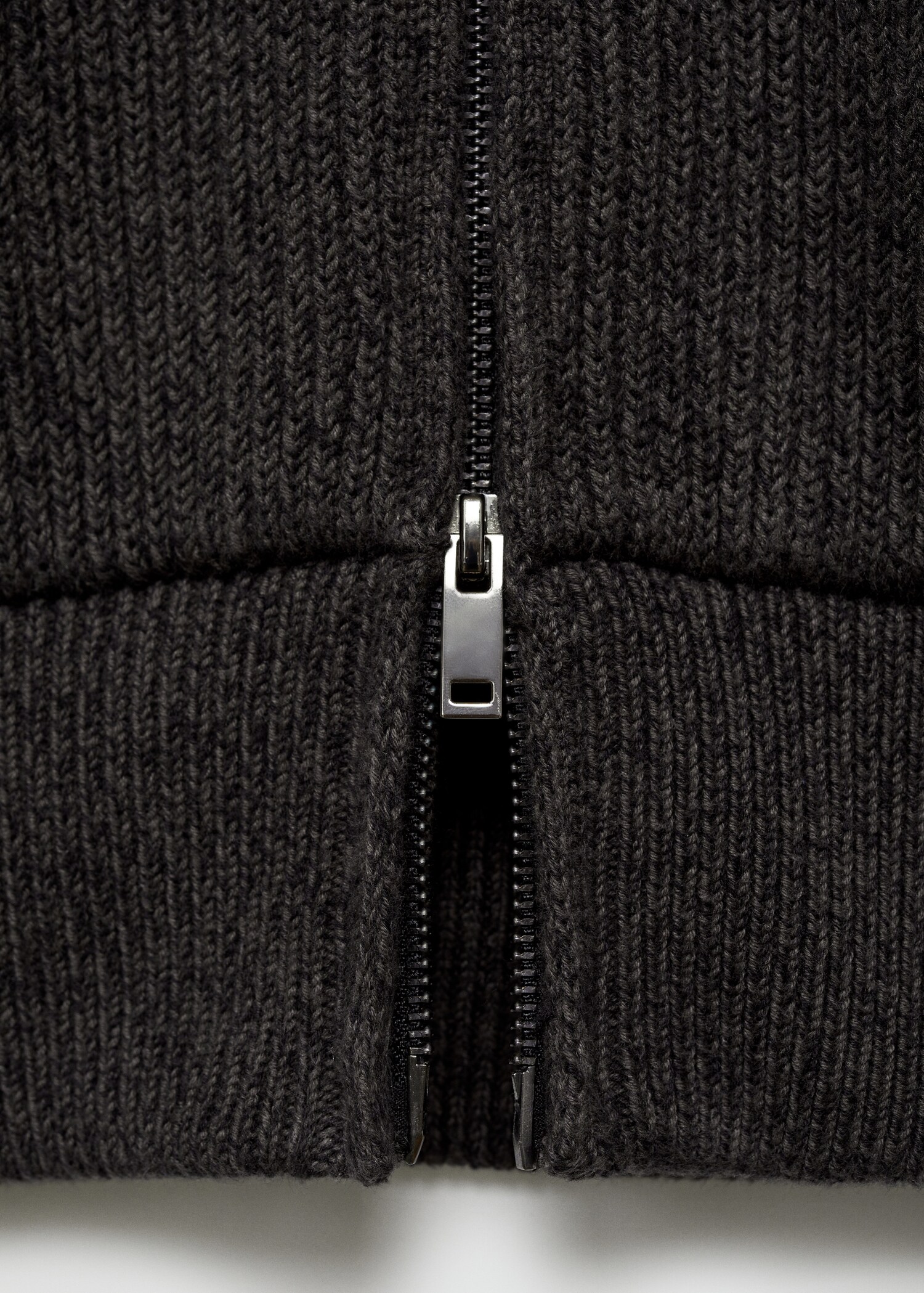 Chunky-knit ribbed sweater with zip - Details of the article 0