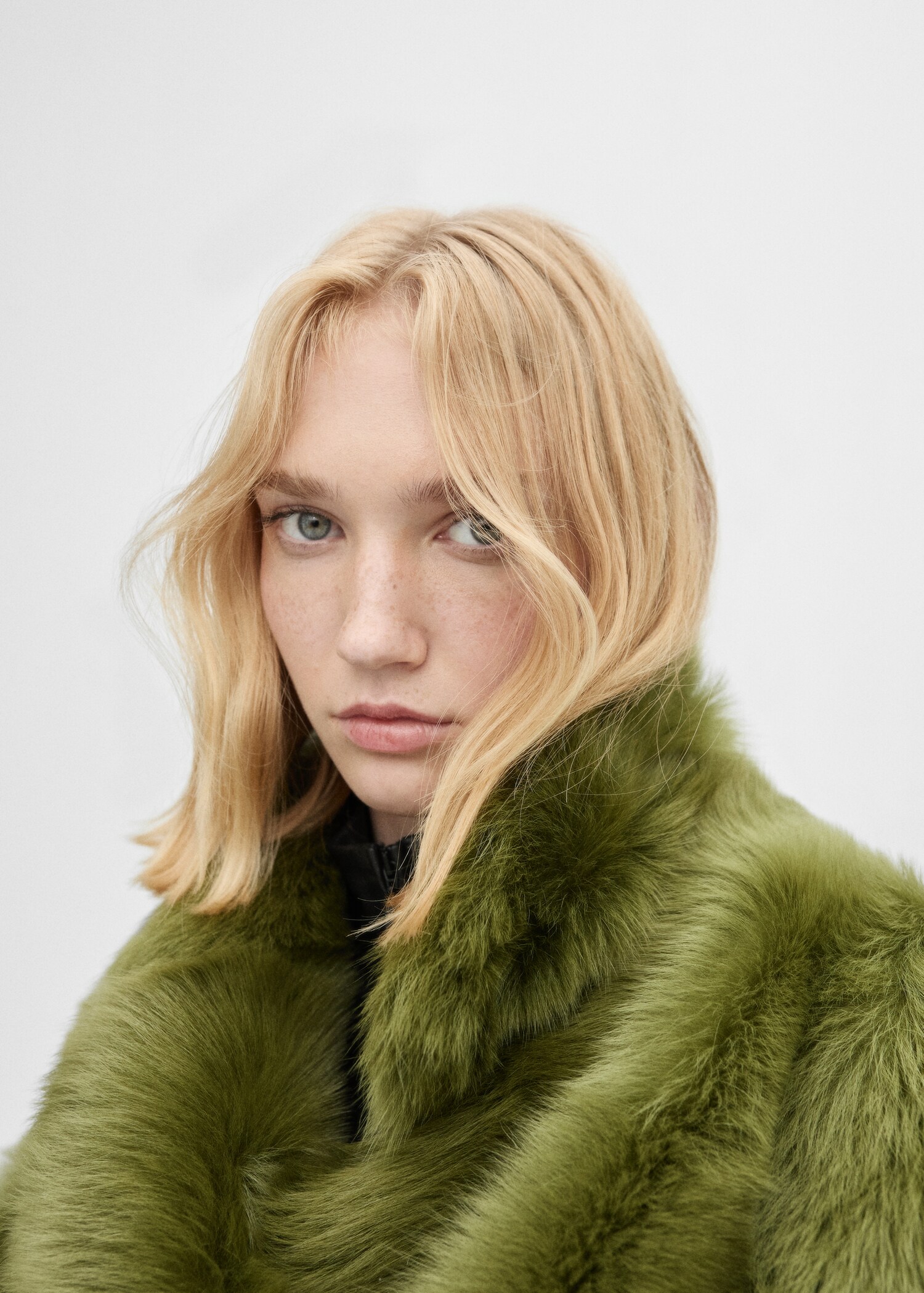 100% fur-effect long coat - Details of the article 1