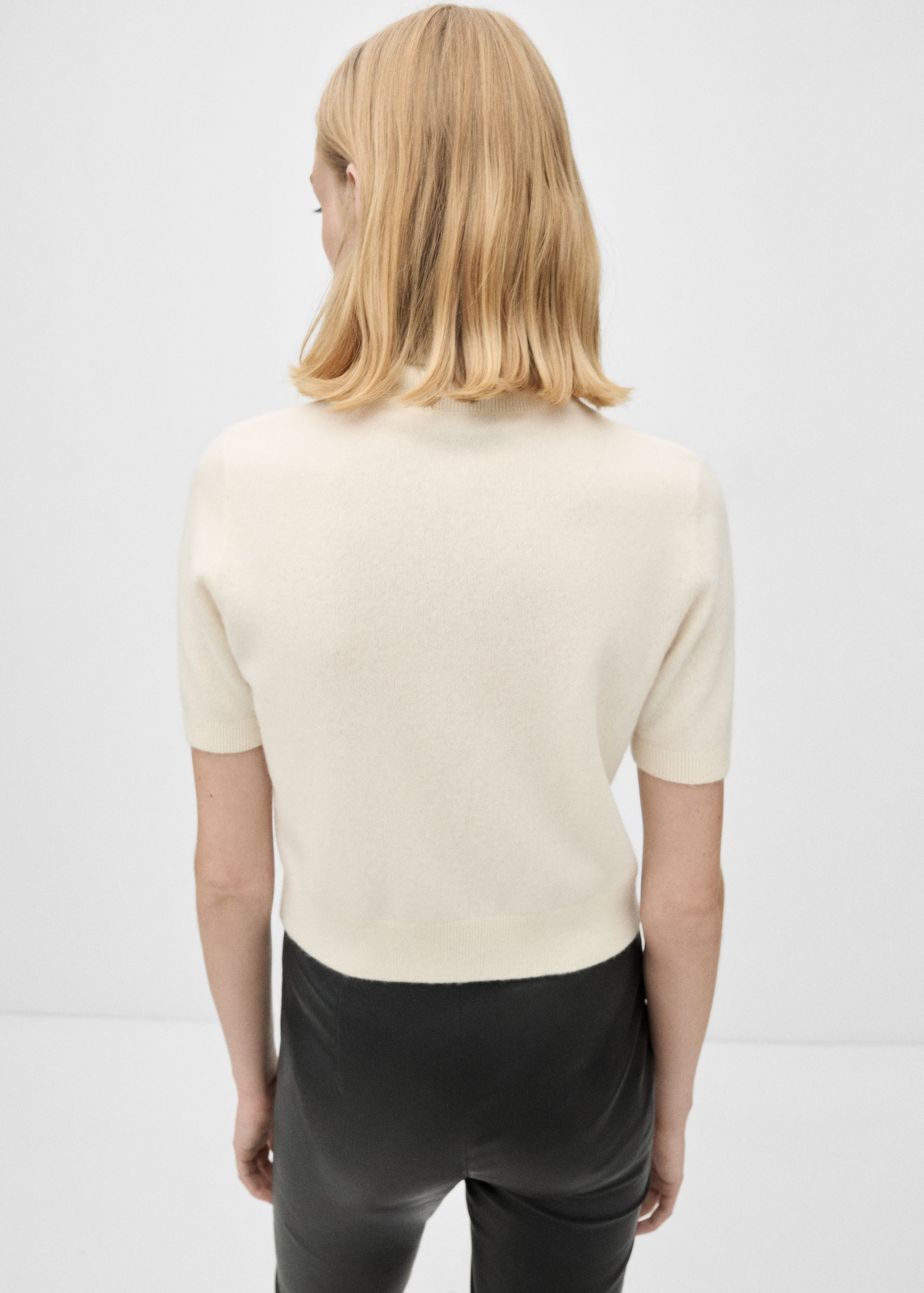 100% cashmere short-sleeved sweater - Reverse of the article