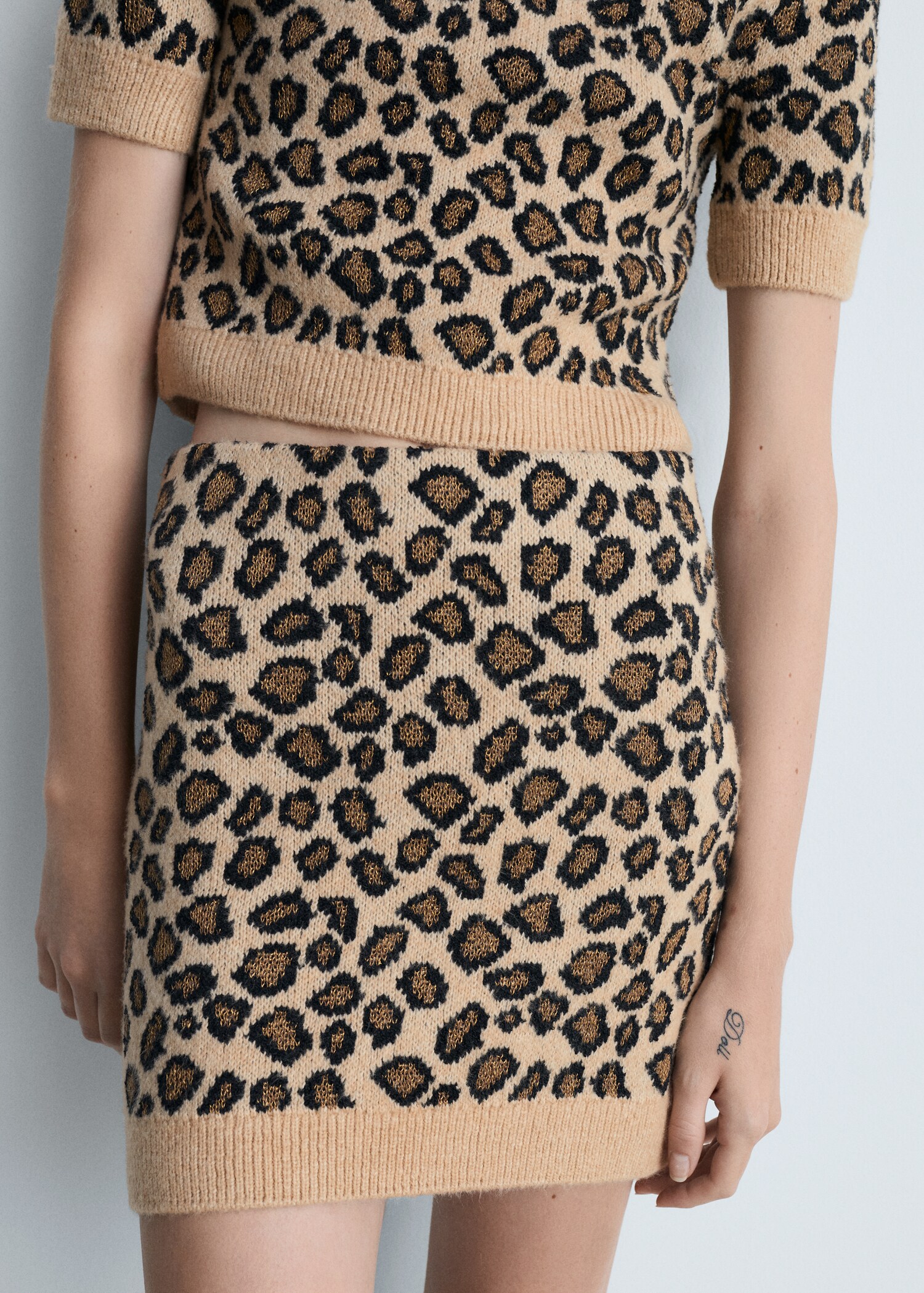 Falda punto leopardo - Plano medio