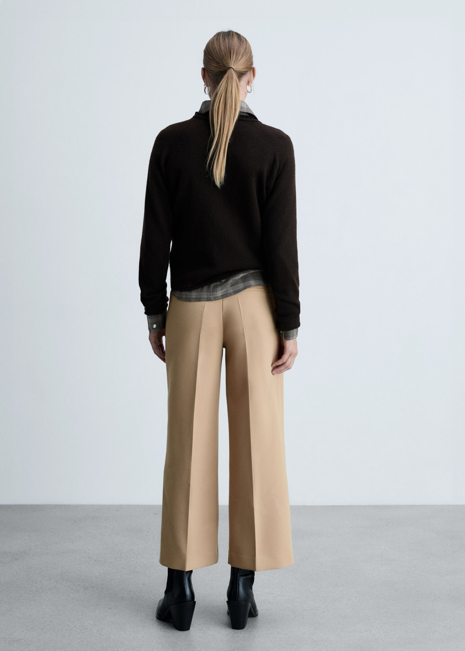 Wide-leg pleated pants - Reverse of the article