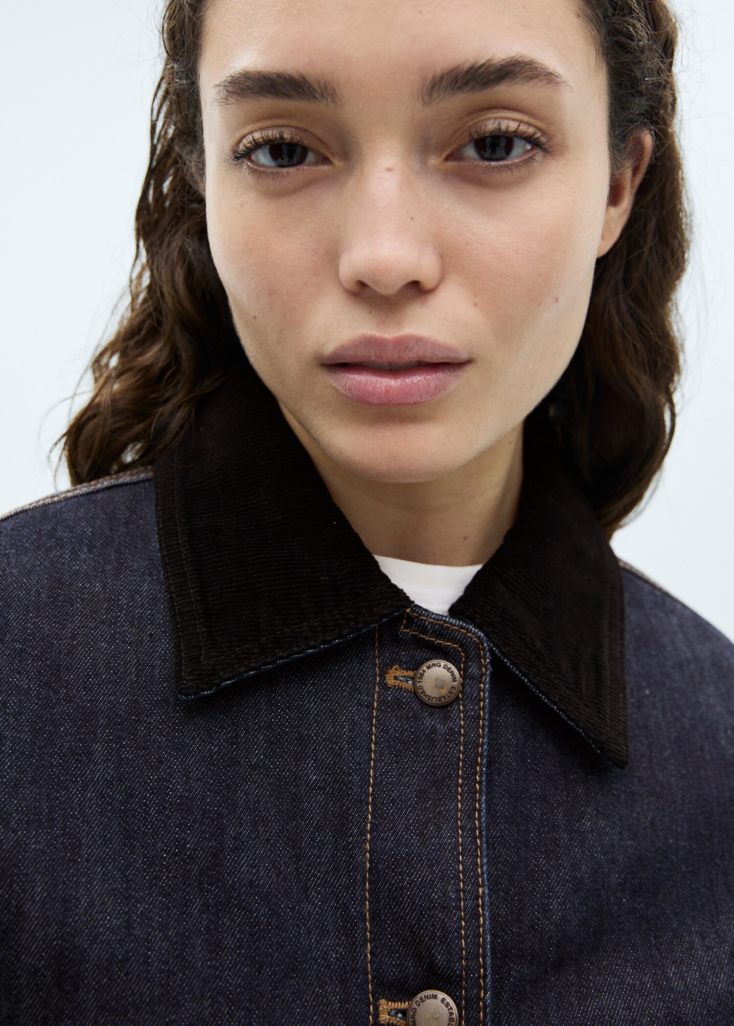 Blouson en jean col contrastant - Détail de l'article 1