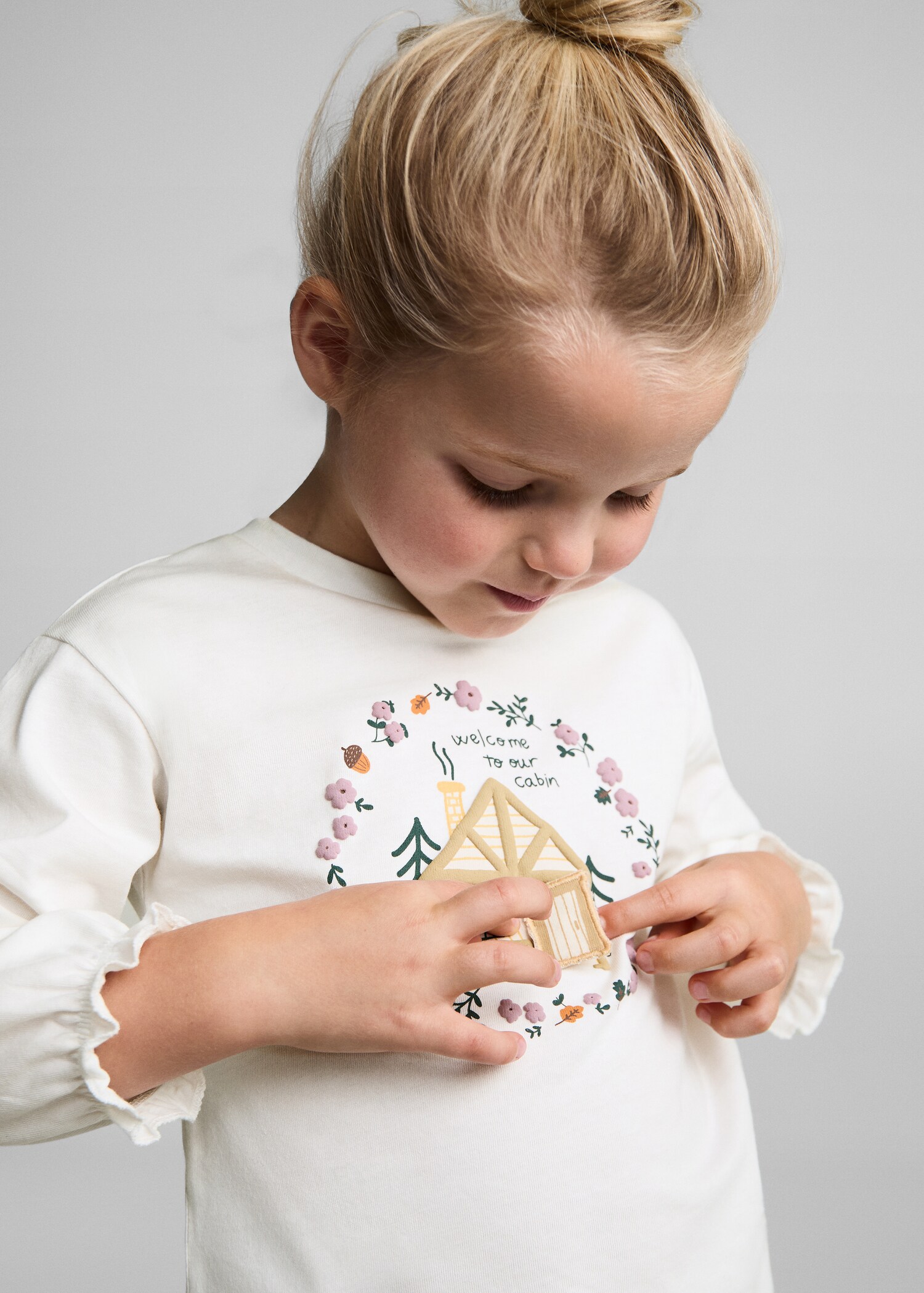 Long-sleeved t-shirt with embossed print - Details of the article 1