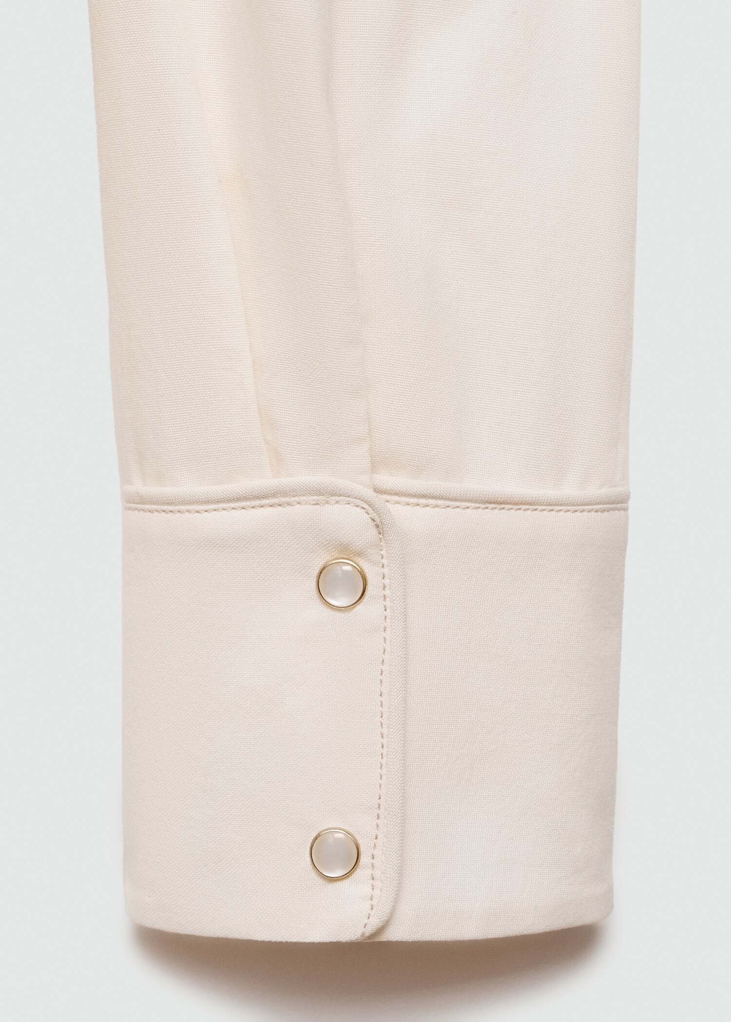 Fitted shirt with decorative embroidery - Details of the article 0