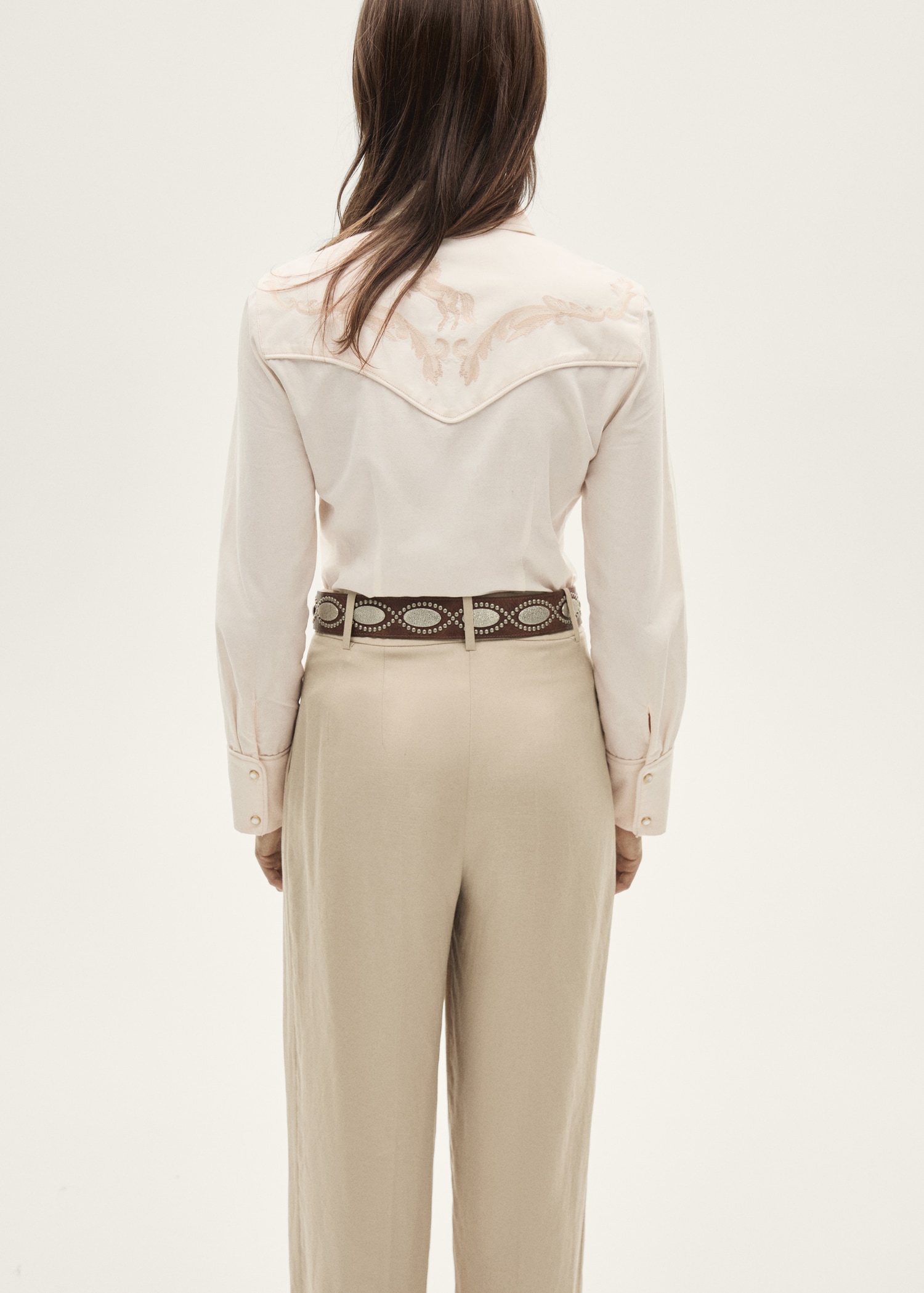 Fitted shirt with decorative embroidery - Reverse of the article