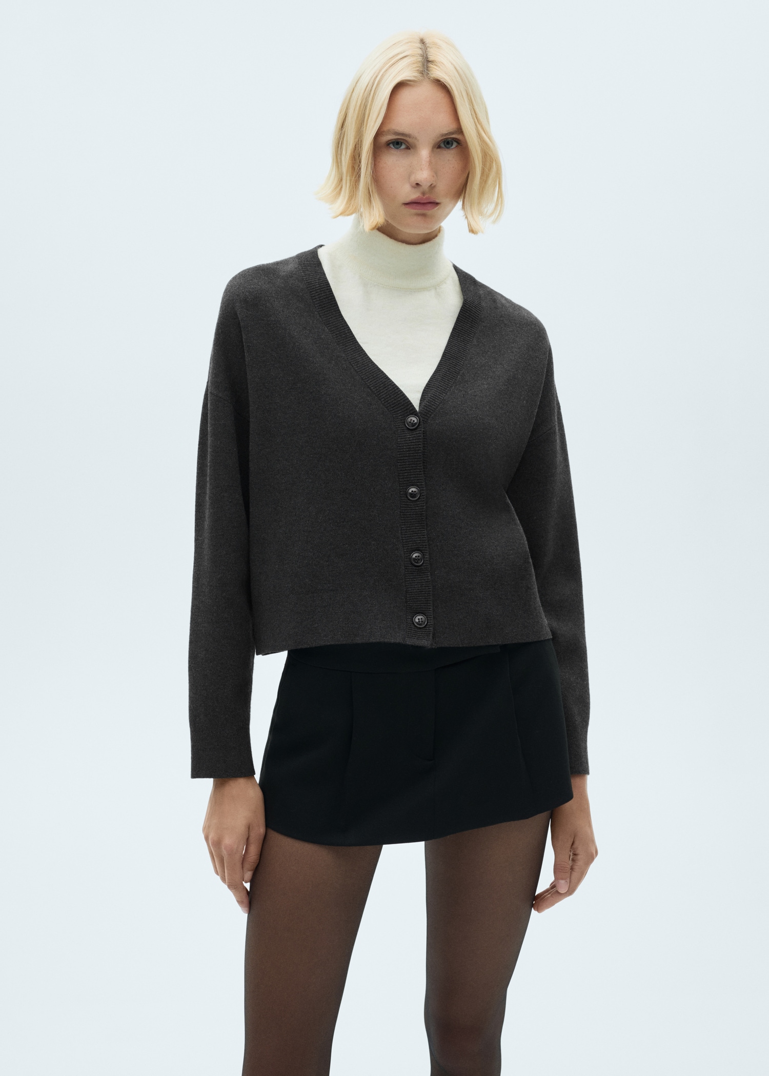 V-neck knitted cardigan - Medium plane