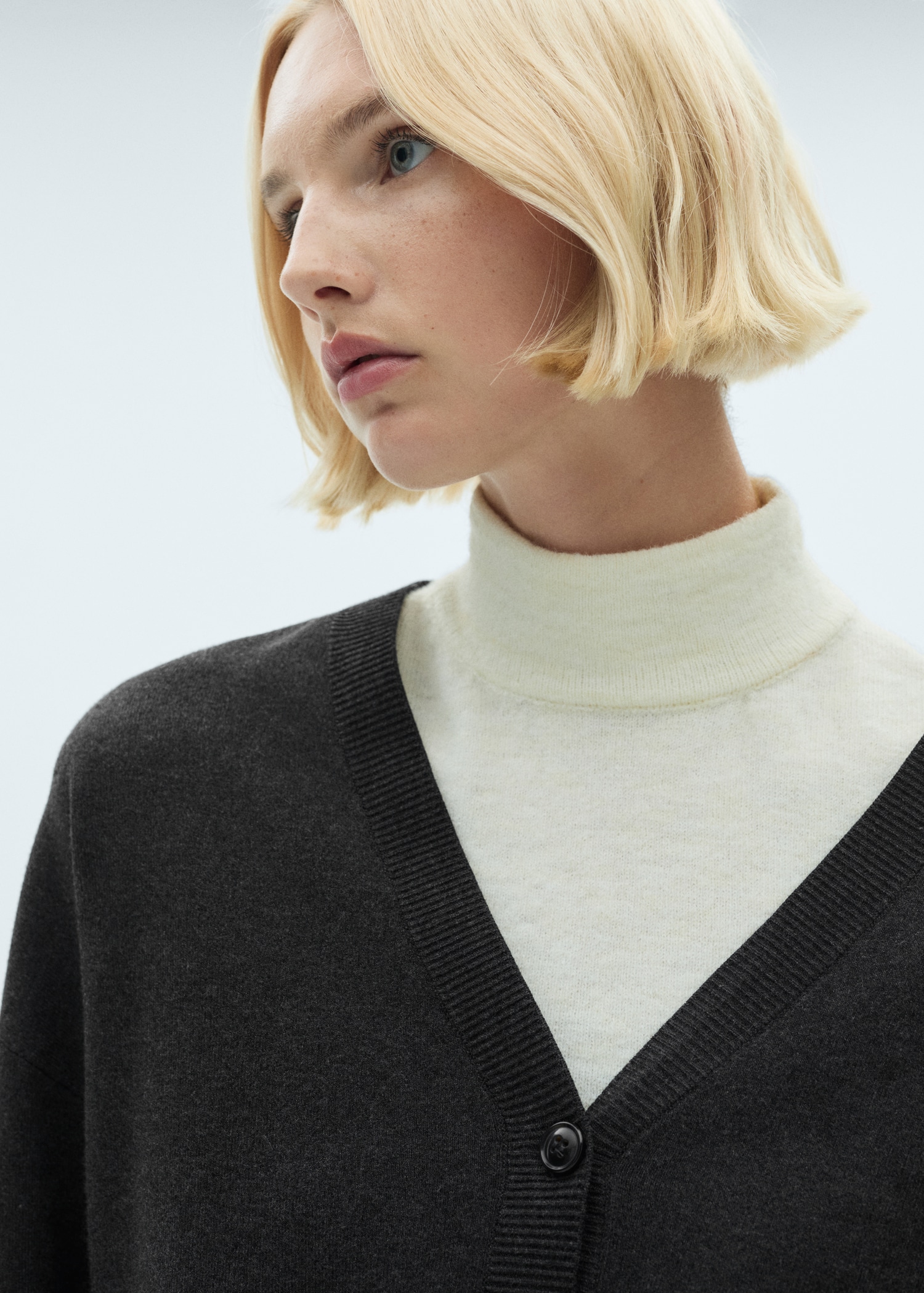 V-neck knitted cardigan - Details of the article 1