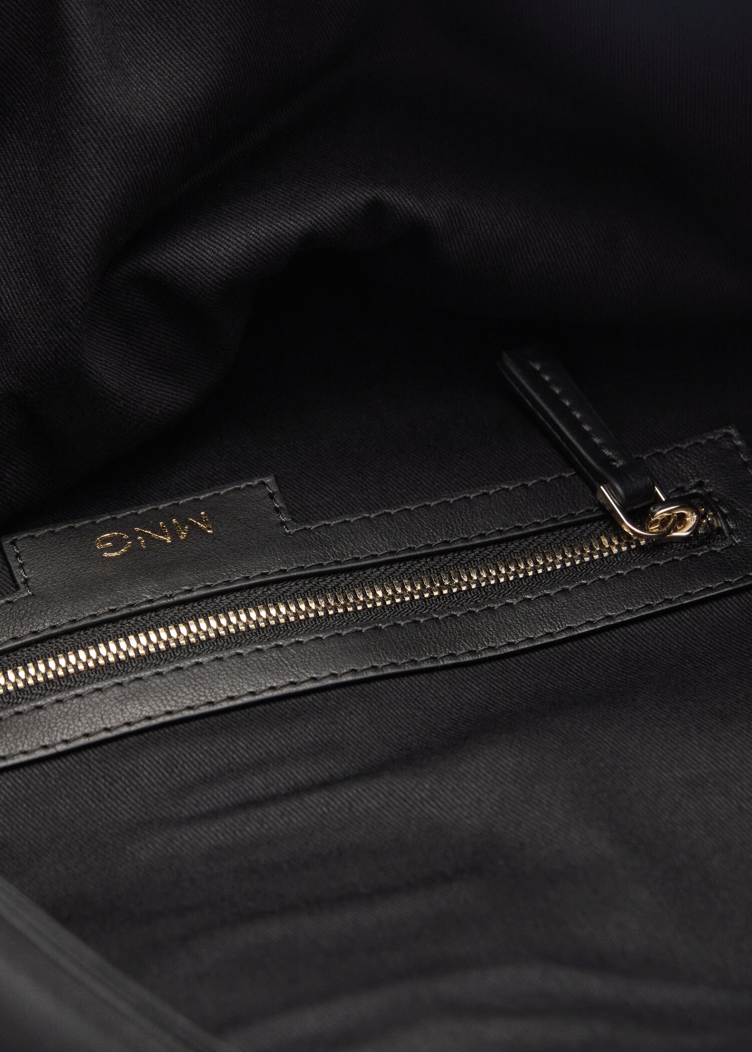 Buckle leather bag - Details of the article 3