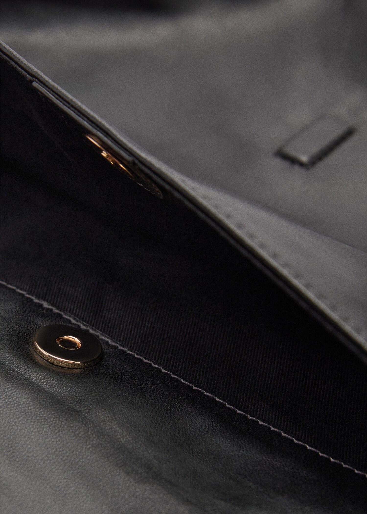 Buckle leather bag - Details of the article 4