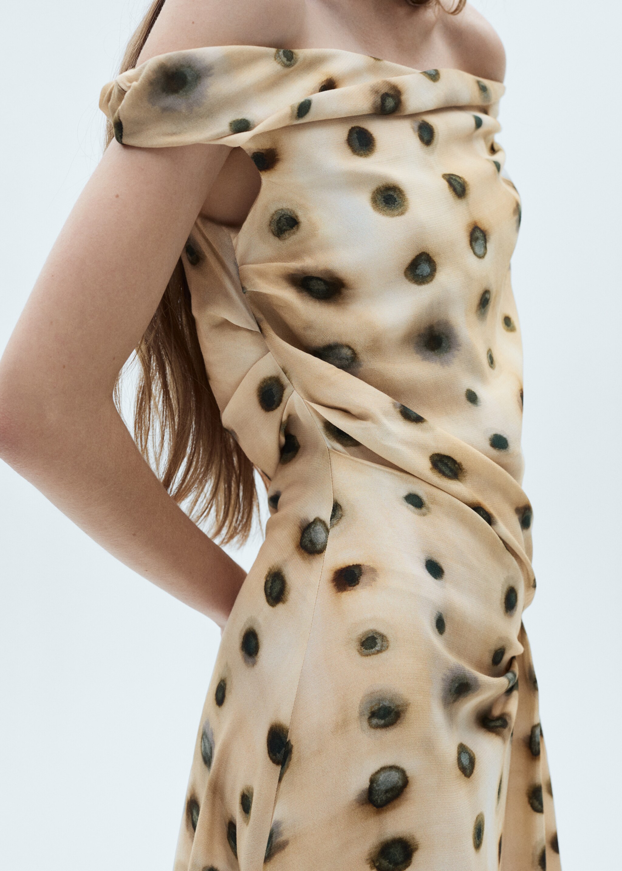 Vestido asimétrico lunares - Detalle del artículo 6, Beige. Ref: 77067716-00.